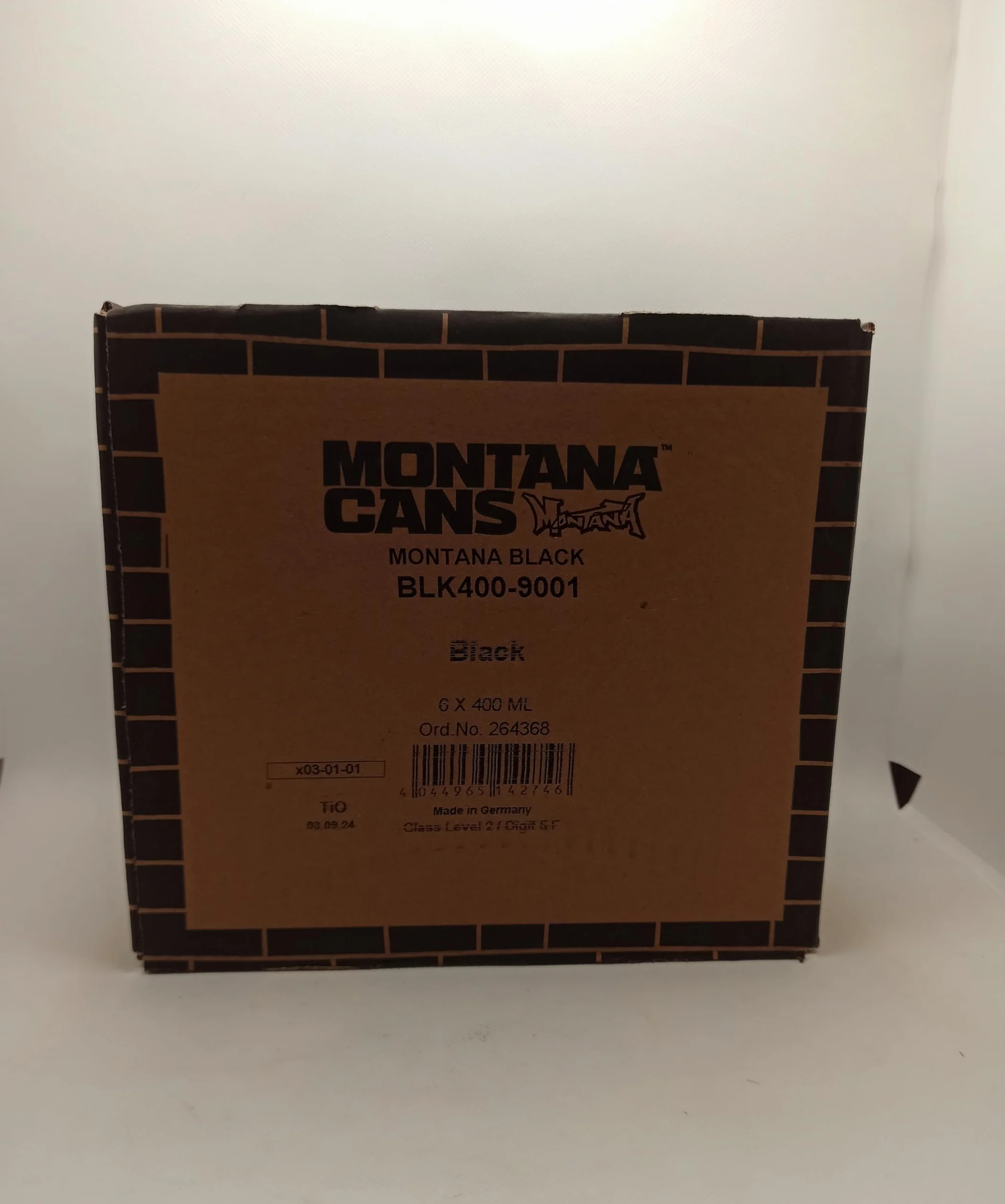 Montana Black 400 ml farba w sprayu zestaw 12 sztuk + 6 głowic natryskowych graffiti