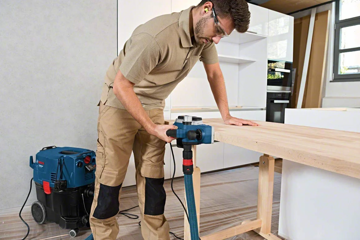 Bosch Professional strug GHO 26-82 D