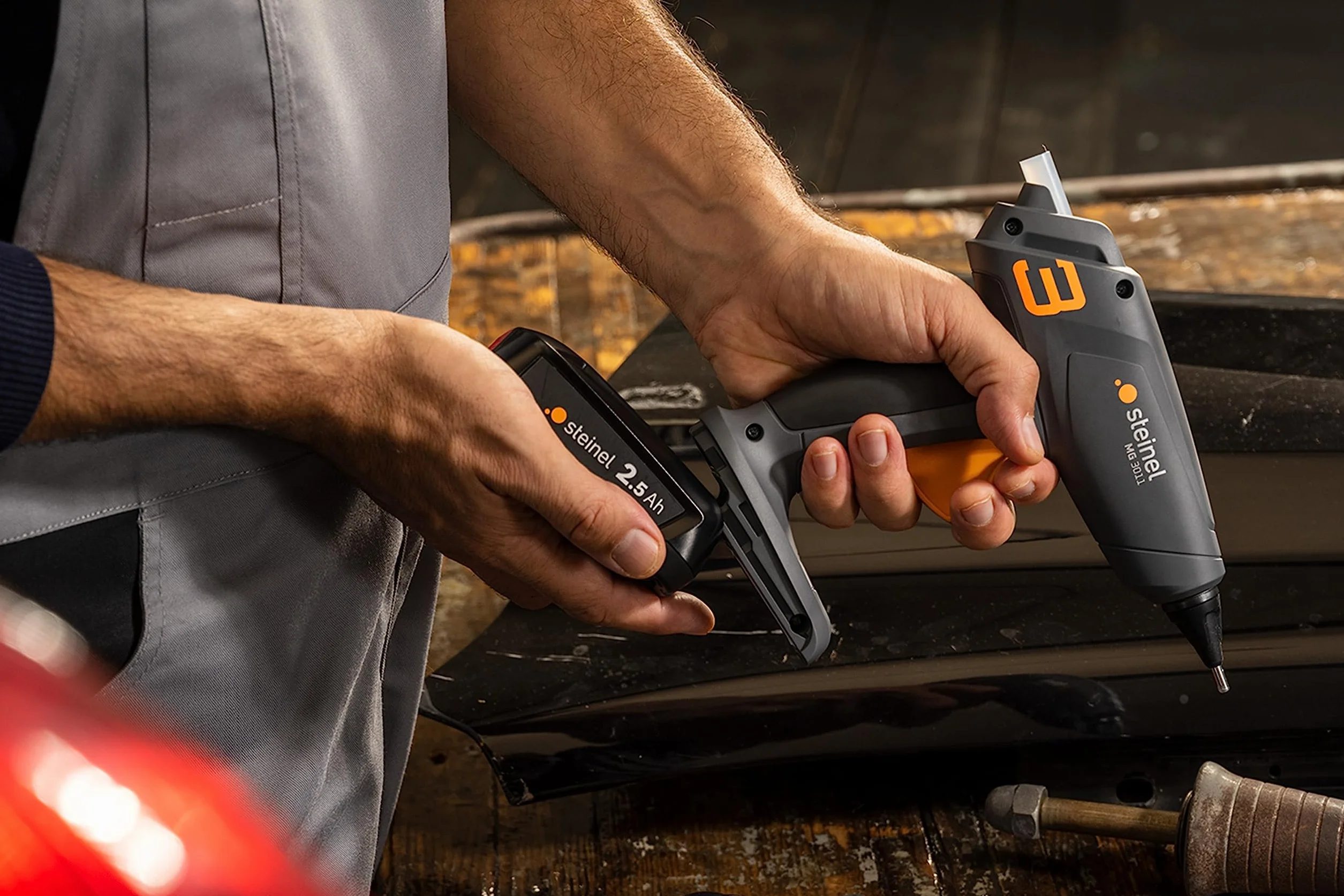 Steinel MobileGlue 3011 bezprzewodowy pistolet do klejenia na gorąco 11 mm 2 poziomy temperatury Bosch PFA