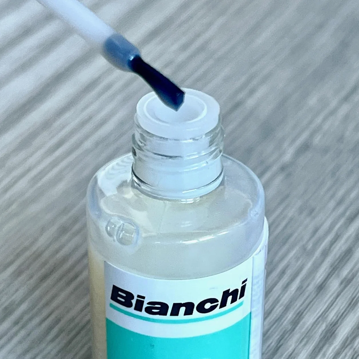 White - Farba do retuszu Paint Touch Up, Kolor CK16 Celeste Fluo Polerowane, 12 ml, kod C8810005