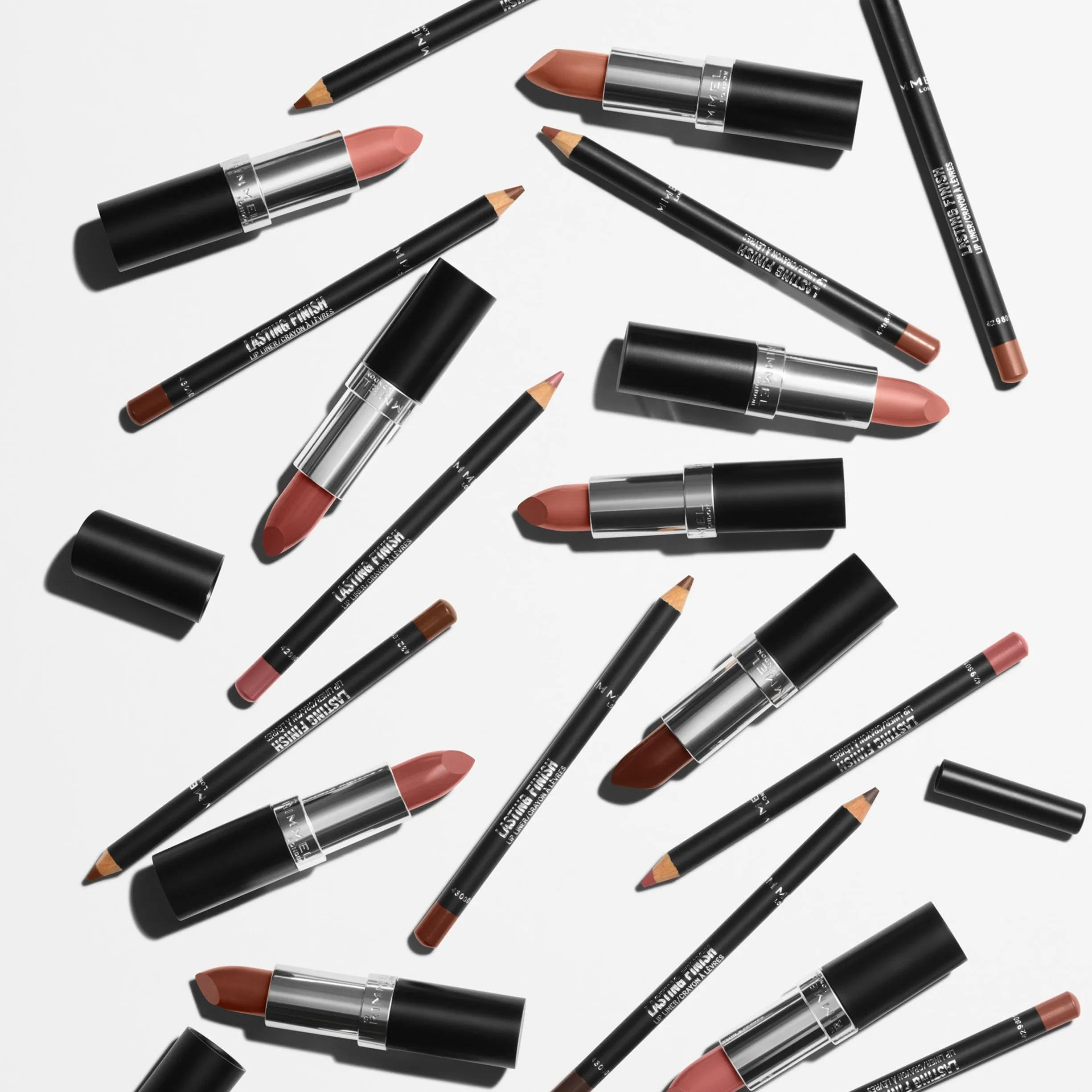 Rimmel London, Lasting Finish Nude Collection Lipstick, Cappuccino Light, długotrwała szminka z masłem aloesowym, natychmiastowe nawilżenie, wegańska formuła, 4g