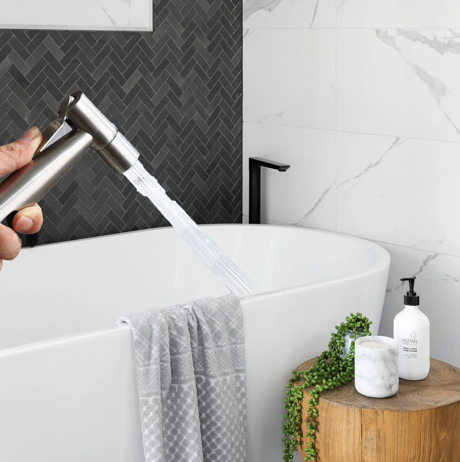 Bidet ze stali nierdzewnej, słuchawka prysznicowa, regulowany rozpylacz, rura i hak