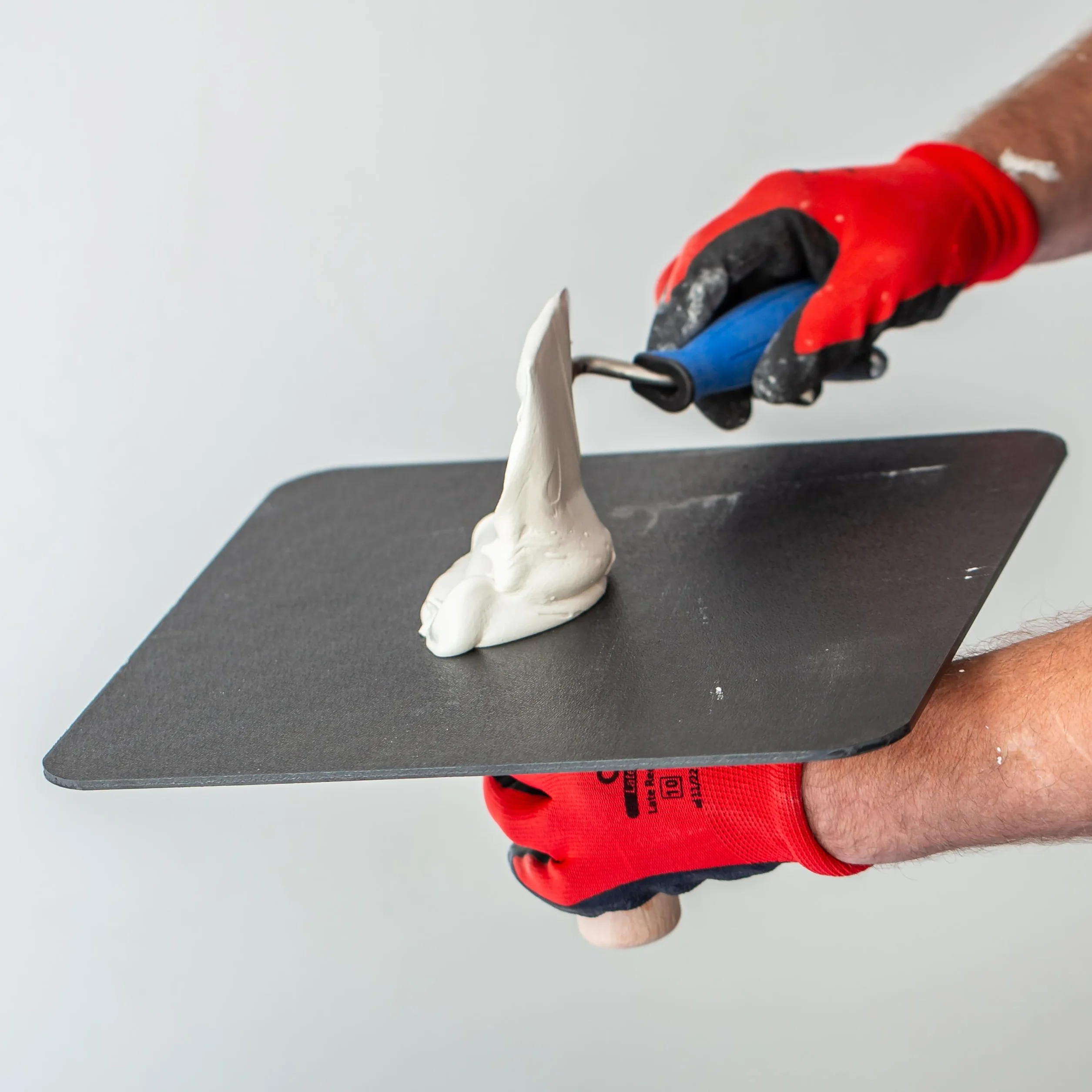 MIVOS Kielnia z PCV 330 x 330 mm drewniana rękojeść do tynkowania