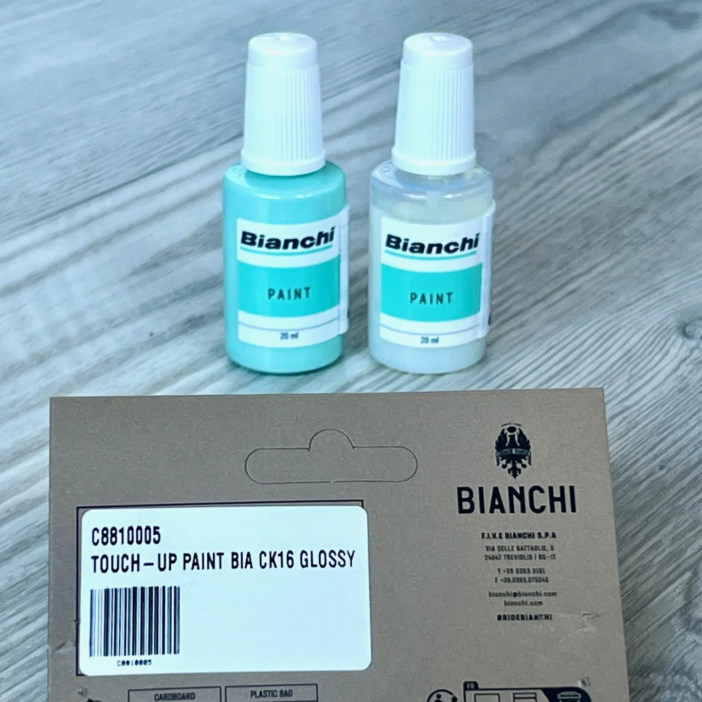 White - Farba do retuszu Paint Touch Up, Kolor CK16 Celeste Fluo Polerowane, 12 ml, kod C8810005