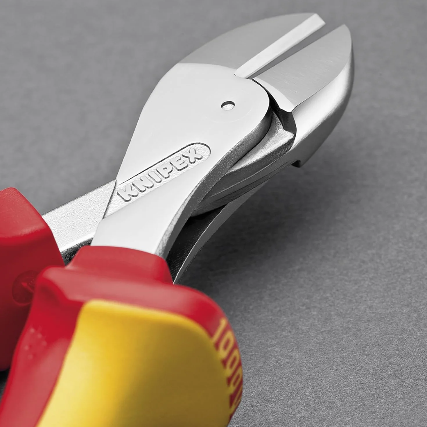KNIPEX X-Cut Kompaktowe szczypce tnące boczne z wysokim przełożeniem dźwigni chromowany izolowane VDE 73 06 160