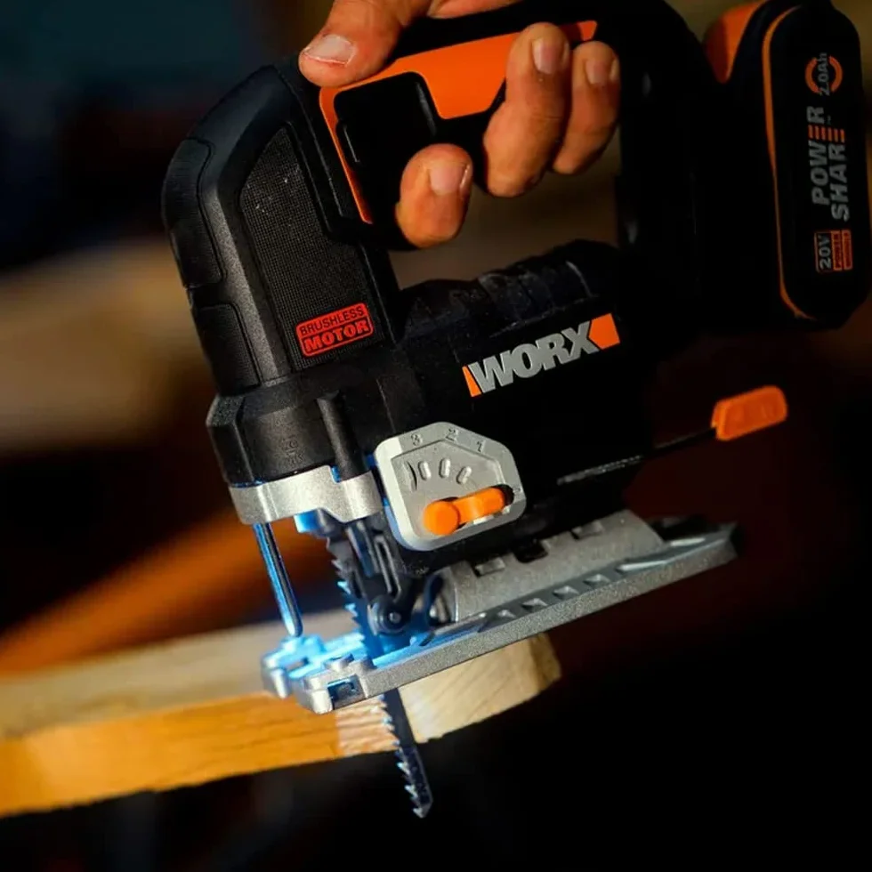 WORX Nitro WX542 akumulatorowa wyrzynarka wahadłowa 20 V silnik bezszczotkowy z adapterem ssącym