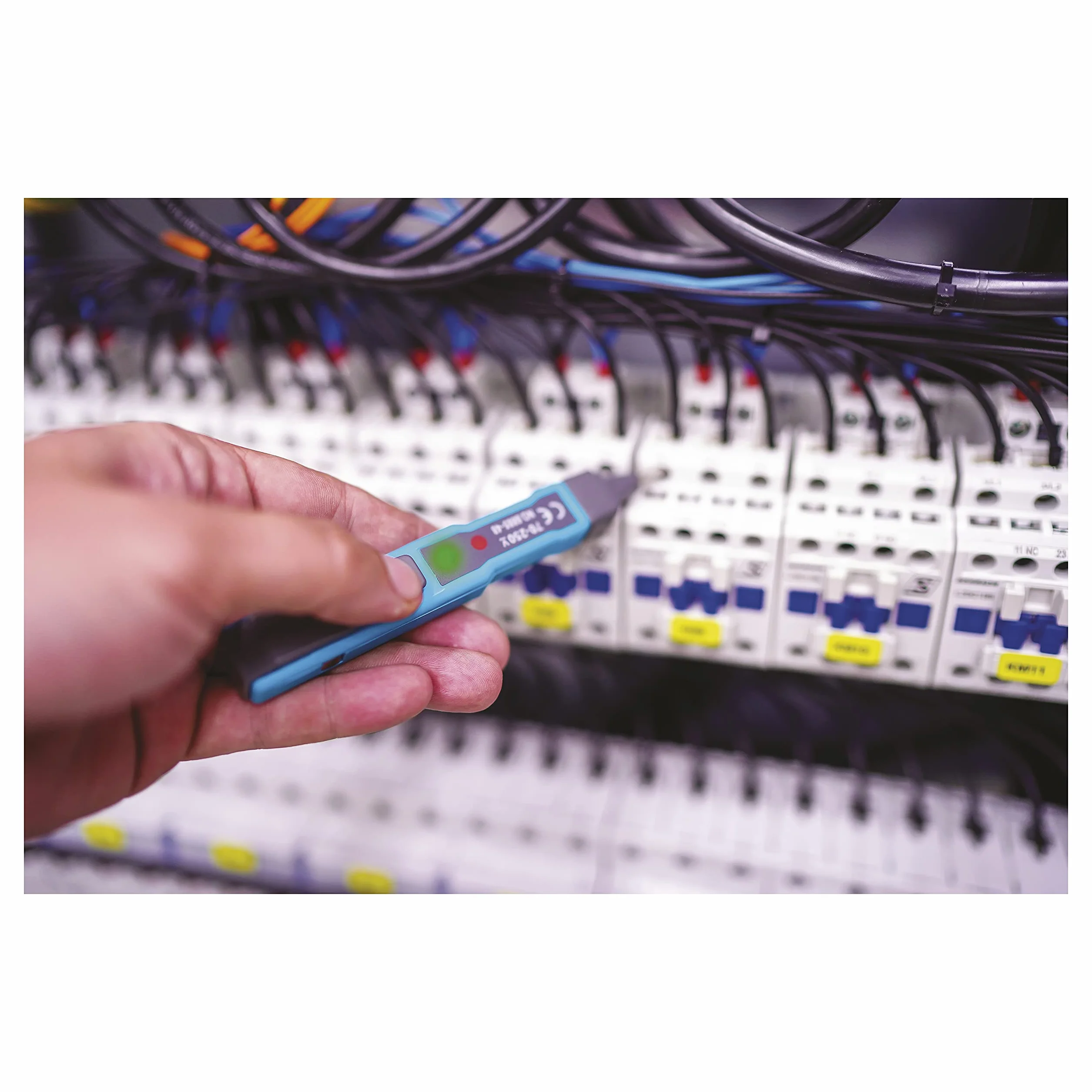 EMOS M0048 bezdotykowy tester napięcia, mini tester napięcia ze wskaźnikiem polaryzacji, 0 V-250 V/AC/DC/baterie w zestawie