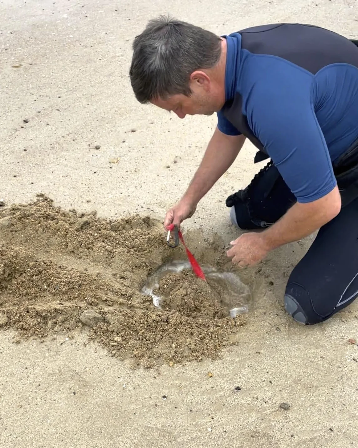 BeachGrip – Kotwica do kitesurfingu – Innowacyjna kotwica do samodzielnego startu – Mała, lekka, łatwa w użyciu i trwała – Idealny sprzęt do wodowania latawca, gdy jesteś sam na plaży!