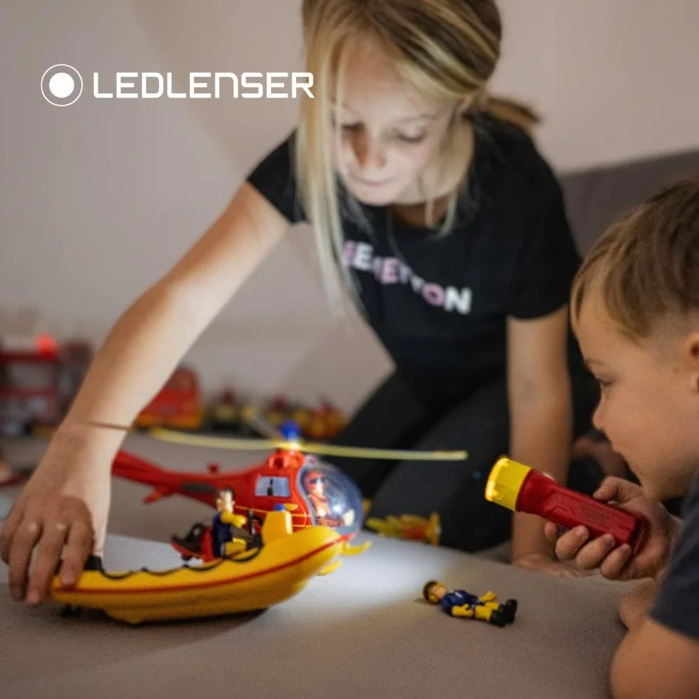 Ledlenser KidBEAM4 latarka dziecięca strażak 4 kolory LED zasilanie AAA 72 g z klipsem do kieszeni automatyczne wyłączanie