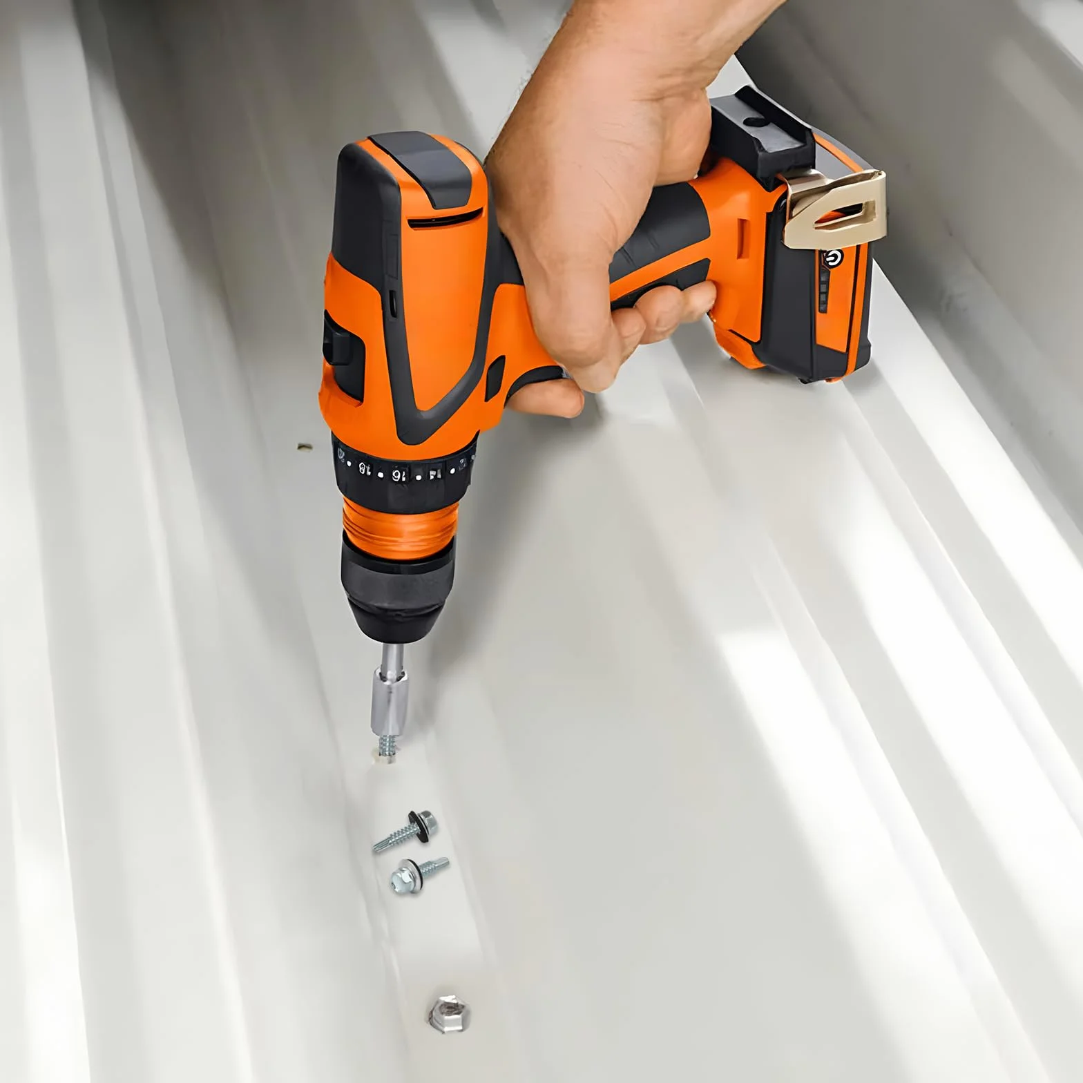 Wkręty samogwintujące 4,8x35 mm do blachy trapezowej z uszczelką srebrne 170 sztuk