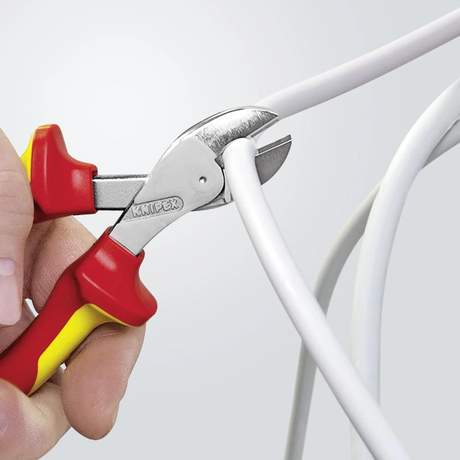KNIPEX X-Cut Kompaktowe szczypce tnące boczne z wysokim przełożeniem dźwigni chromowany izolowane VDE 73 06 160