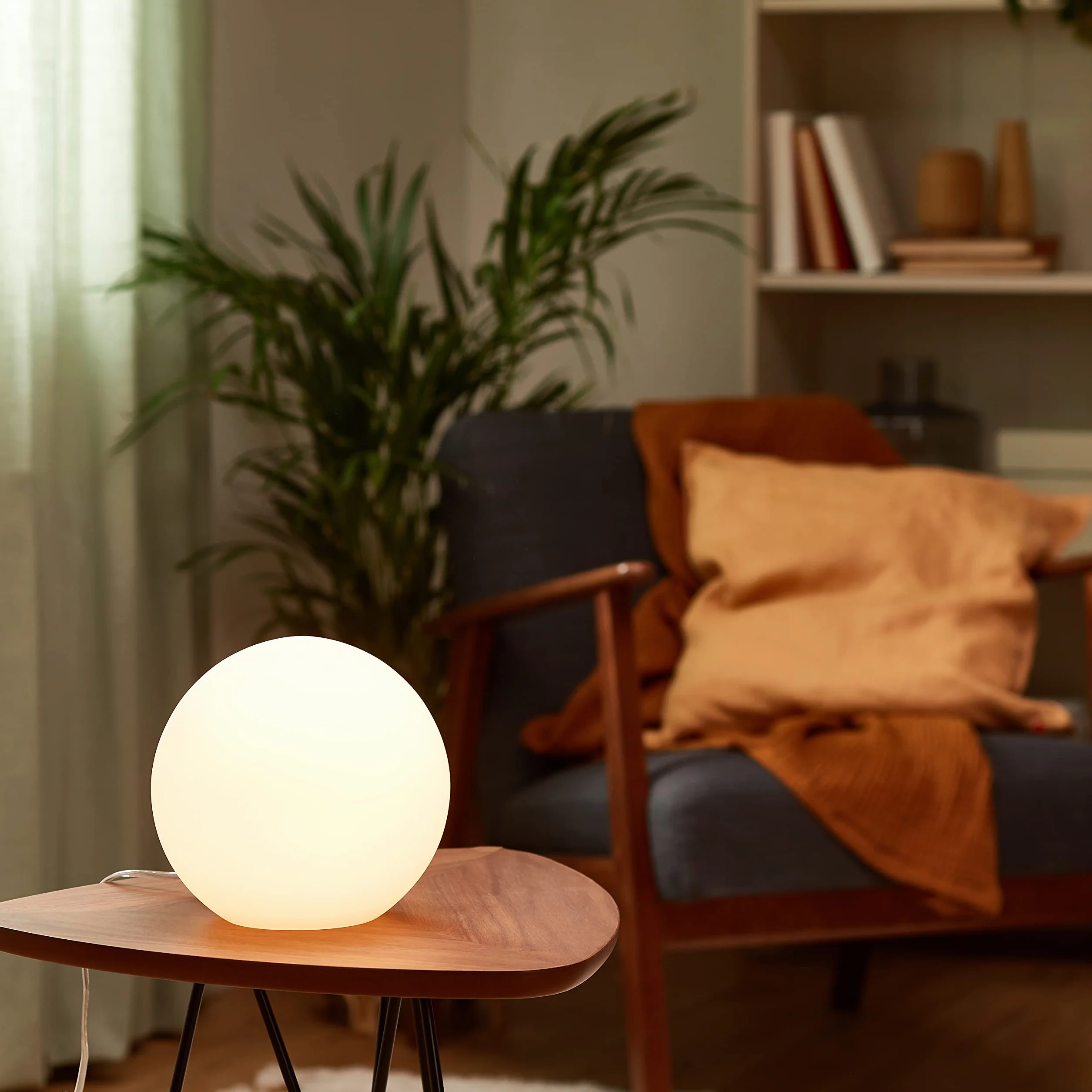 Reality Leuchten lampa stołowa, kula, bez żarówki, średnica 20 cm, z przełącznikiem sznurkowym, 1 x E27 maksymalnie 25 W, szkło opalowe białe R5220-07