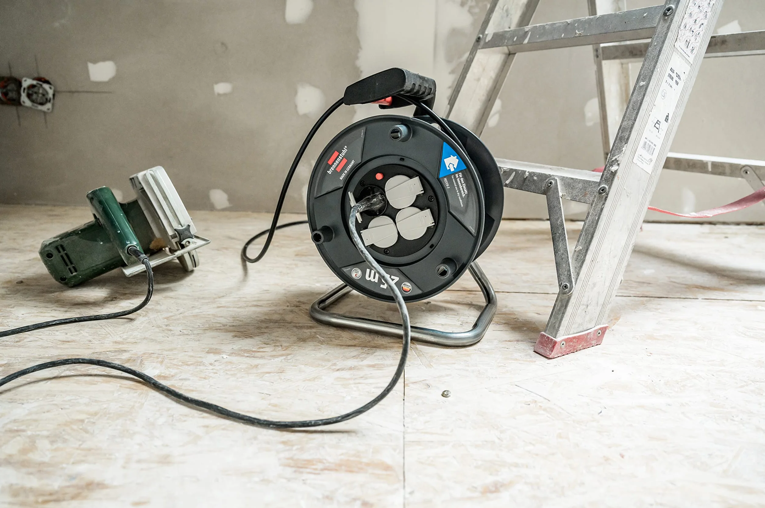 Brennenstuhl Garant V2 bęben kablowy (kabel 25 m, czarny, Made in Germany)