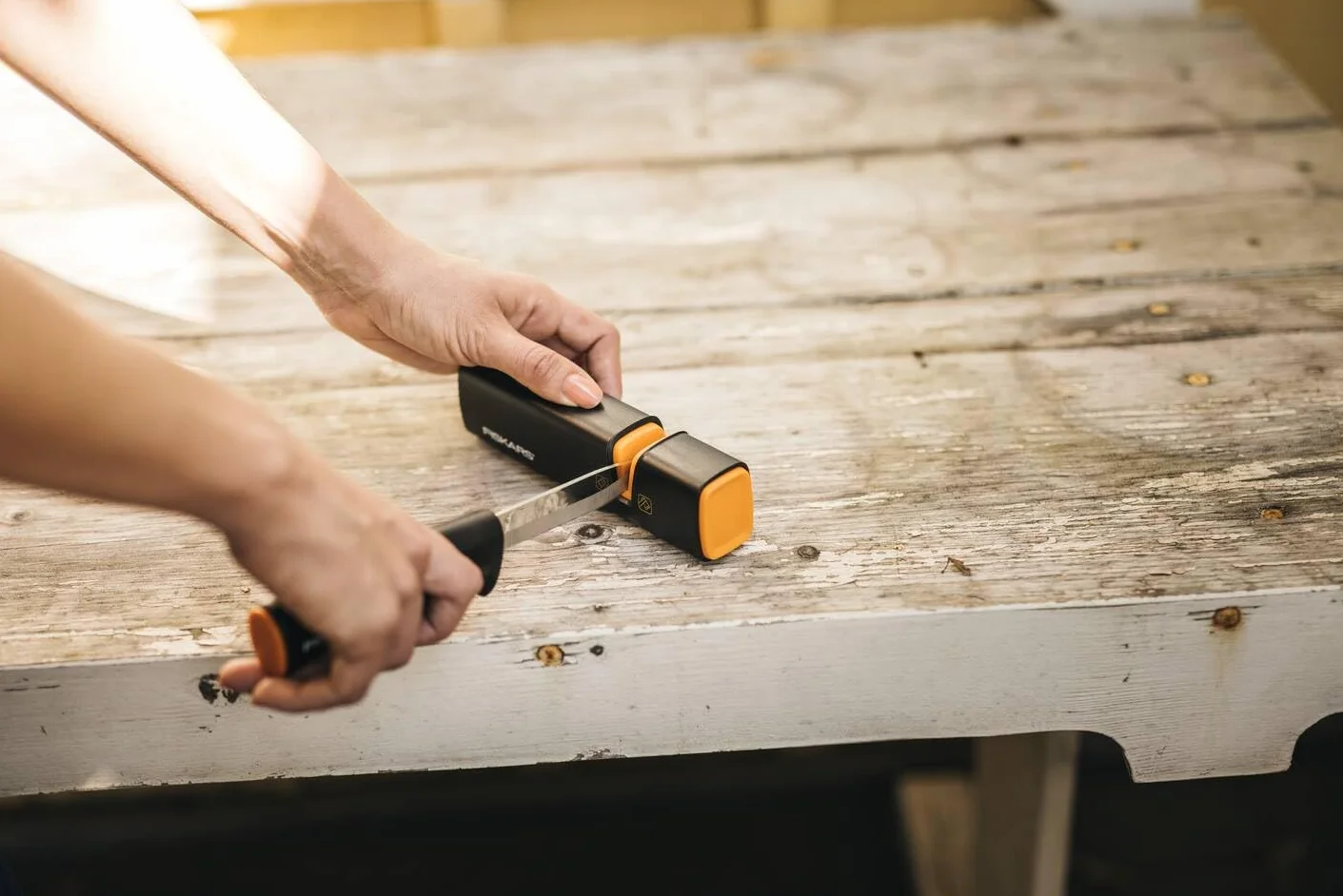 Fiskars Nóż Uniwersalny 22,5 cm Czarno-pomarańczowy Ziarnistość 40 z Pochwą