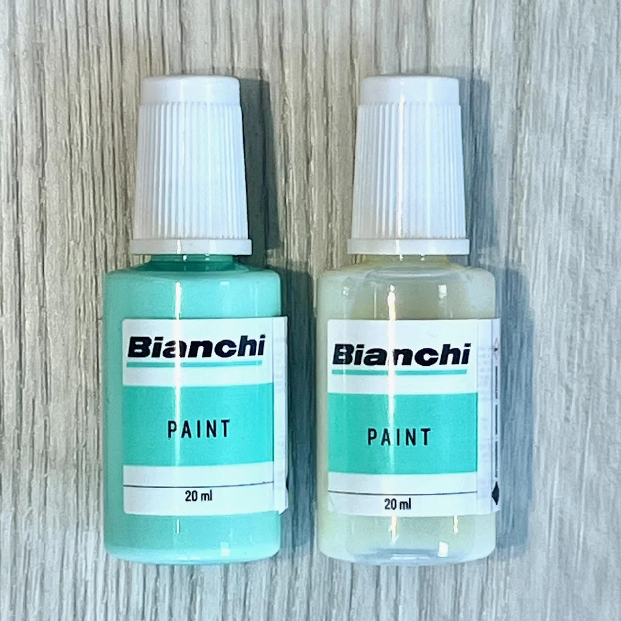 White - Farba do retuszu Paint Touch Up, Kolor CK16 Celeste Fluo Polerowane, 12 ml, kod C8810005