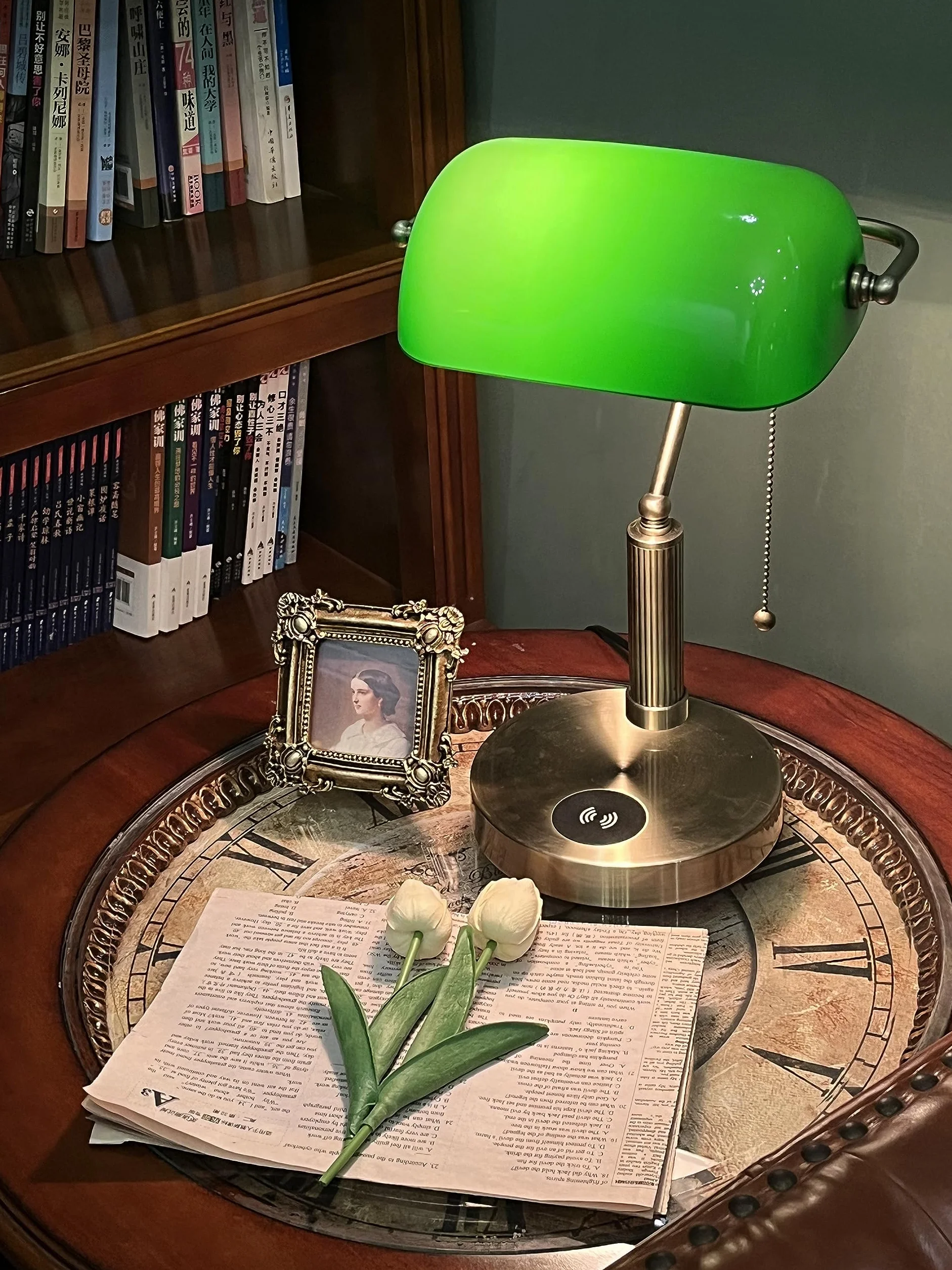 Lampa biurkowa vintage zielona z mosiężną podstawą ładowanie bezprzewodowe USB
