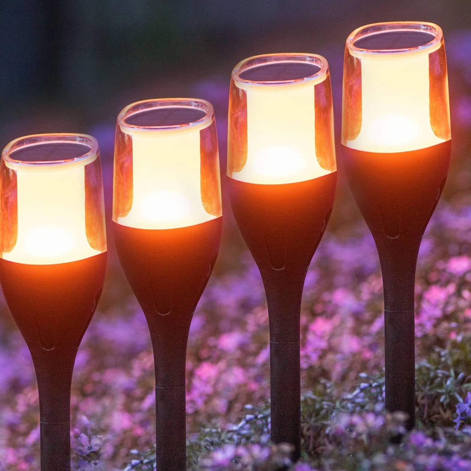 LUMILED Solarna pochodnia ogrodowa zestaw 4 lamp solarnych 64,5 cm IP65 LED migoczący płomień efekt płomienia