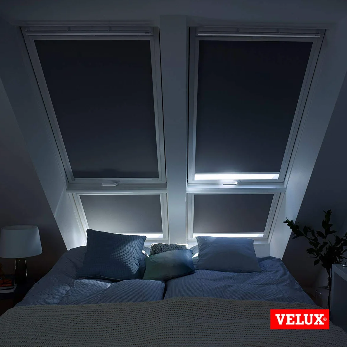 VELUX Oryginalna roleta zaciemniająca MK06 szara z białą szyną prowadzącą