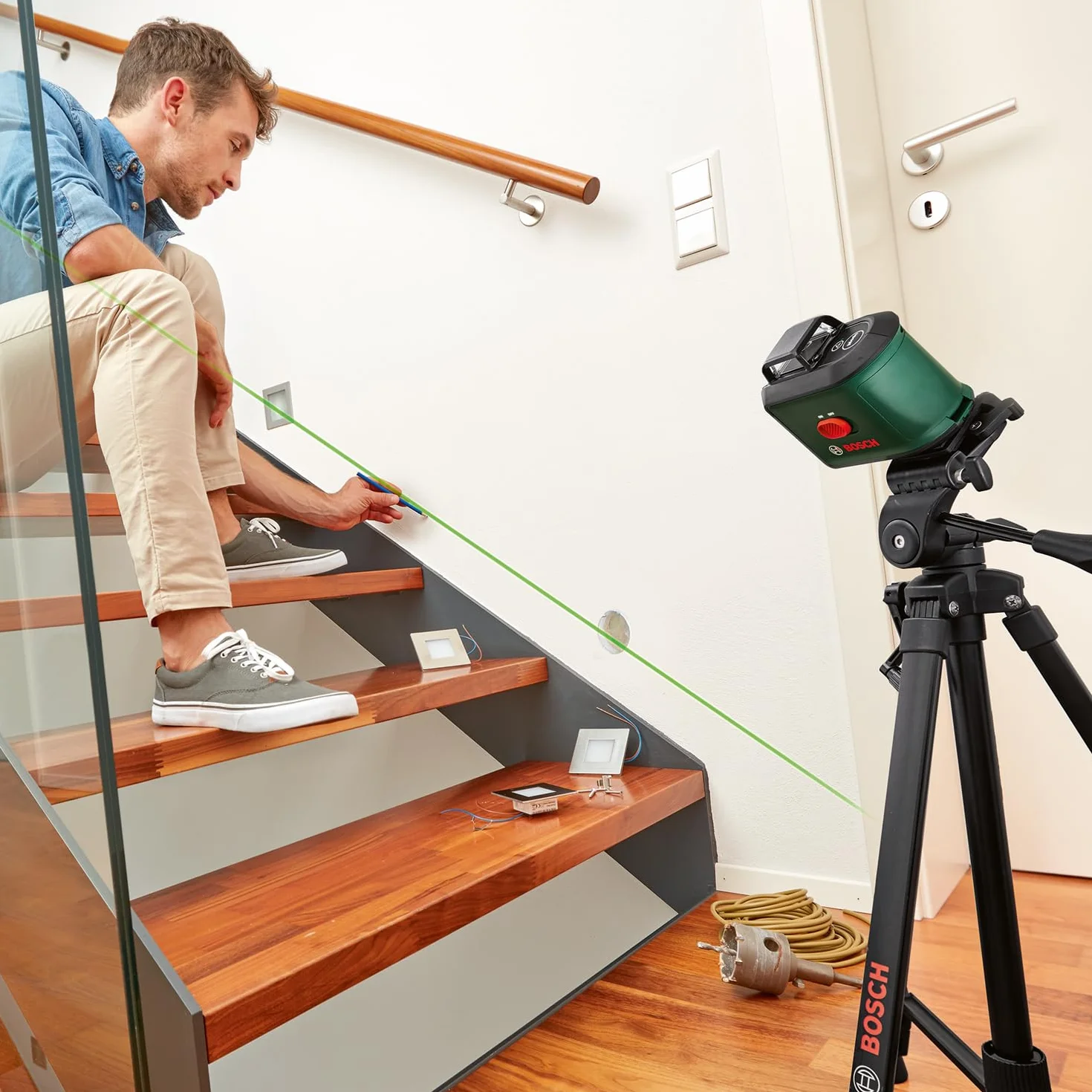 Bosch UniversalLevel 360 Laser krzyżowy ze statywem i uchwytem MM 3