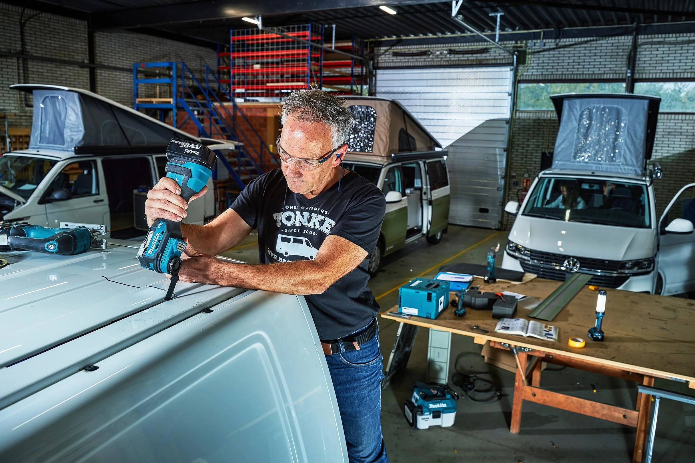 MAKITA DTM52ZJX2 Narzędzie wielofunkcyjne 18 V LXT Solo z zestawem akcesoriów MAKPAC