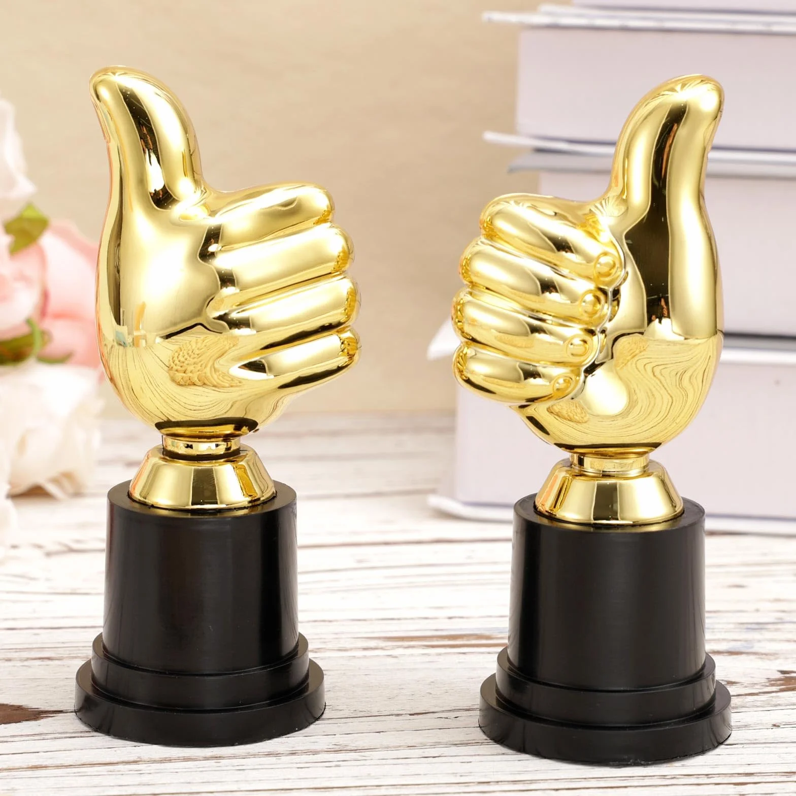 2szt Złote Trofeum Kciuki w Górę, 13cm Grawerowanie Zabawna Nagroda dla Zwycięzcy Realistyczne Plastikowe Trofeum na Uroczystości Gry Sportowe Konkursy Klasowe Nagrody Prezenty