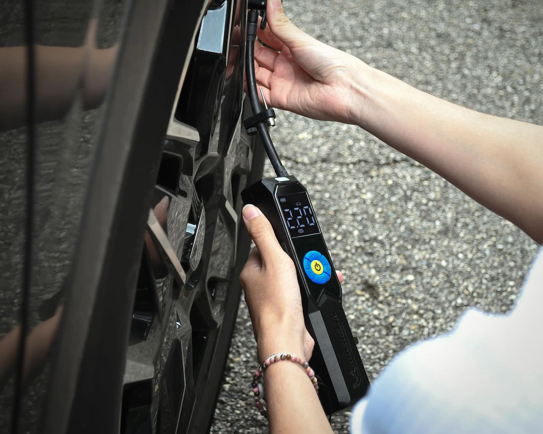 MICHELIN Mini sprężarka akumulatorowa 10 barów cyfrowy manometr