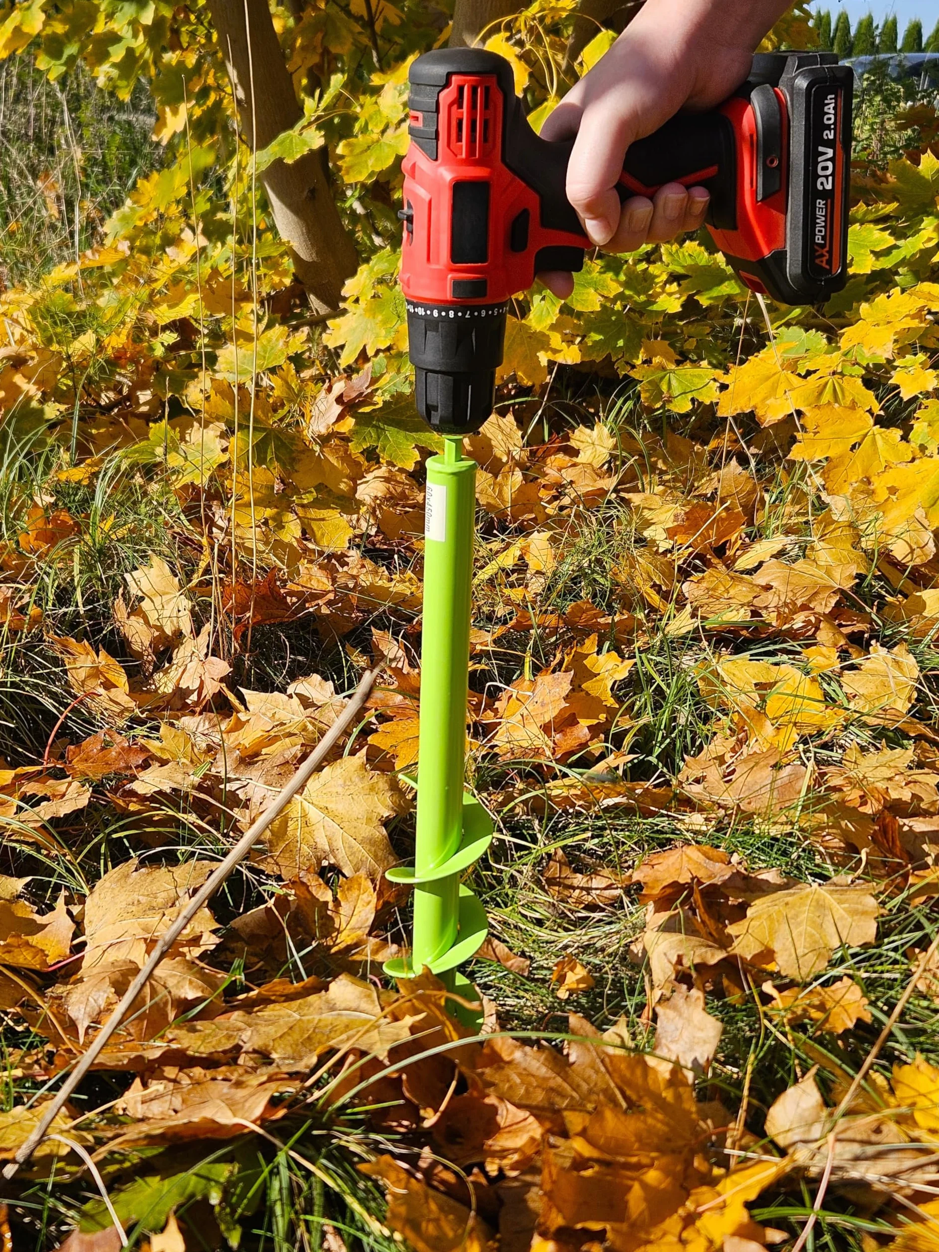 świder ziemny 100 mm Ø, 300 mm długości do wiertarki i wkrętarki akumulatorowej – świder ogrodowy do sadzenia kwiatów, krzewów i otworów pod słupki ogrodzeniowe