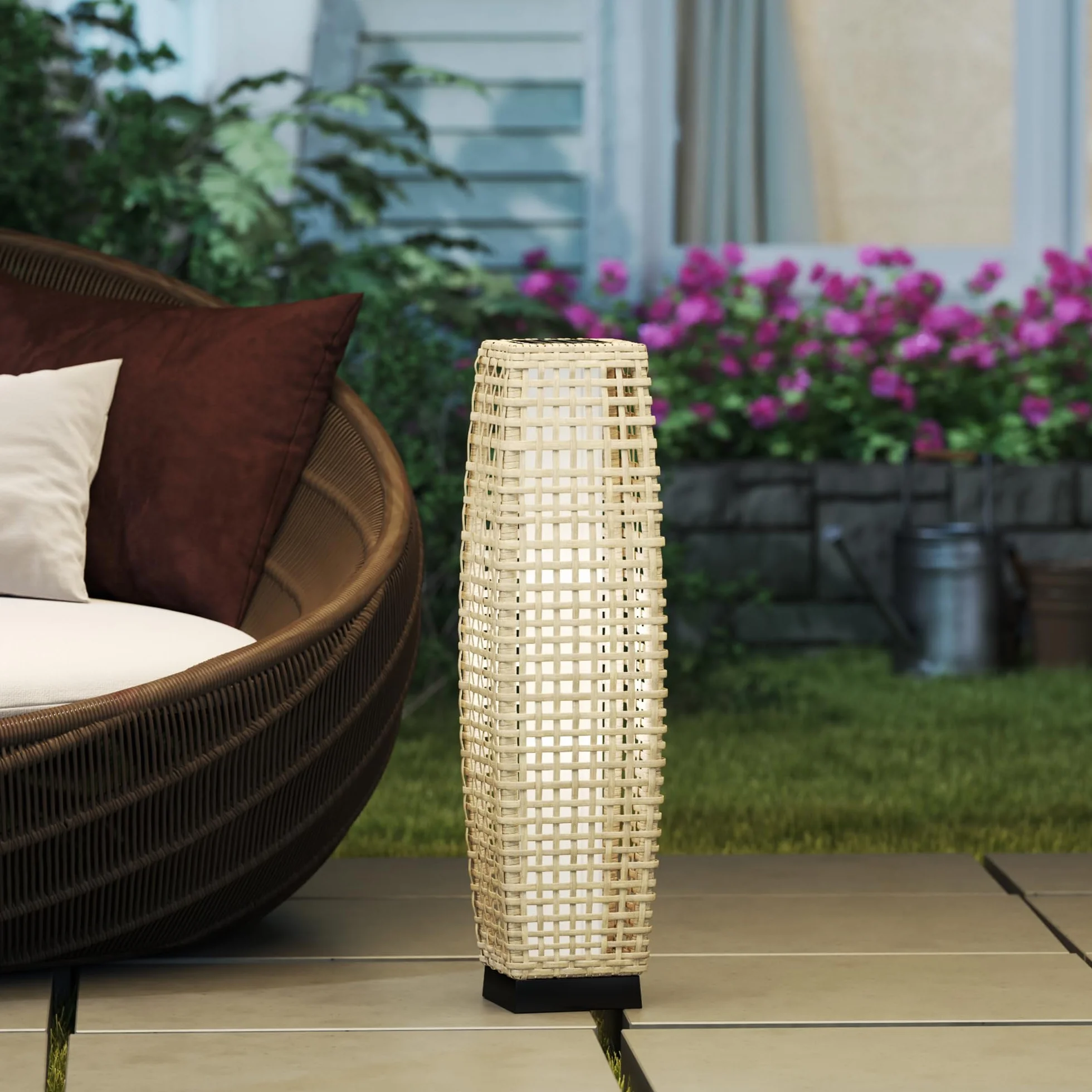 Outsunny Solar Stojąca Lampa Rattanowa z Czujnikiem Światła LED, Wodoodporna IP44, Styl Boho