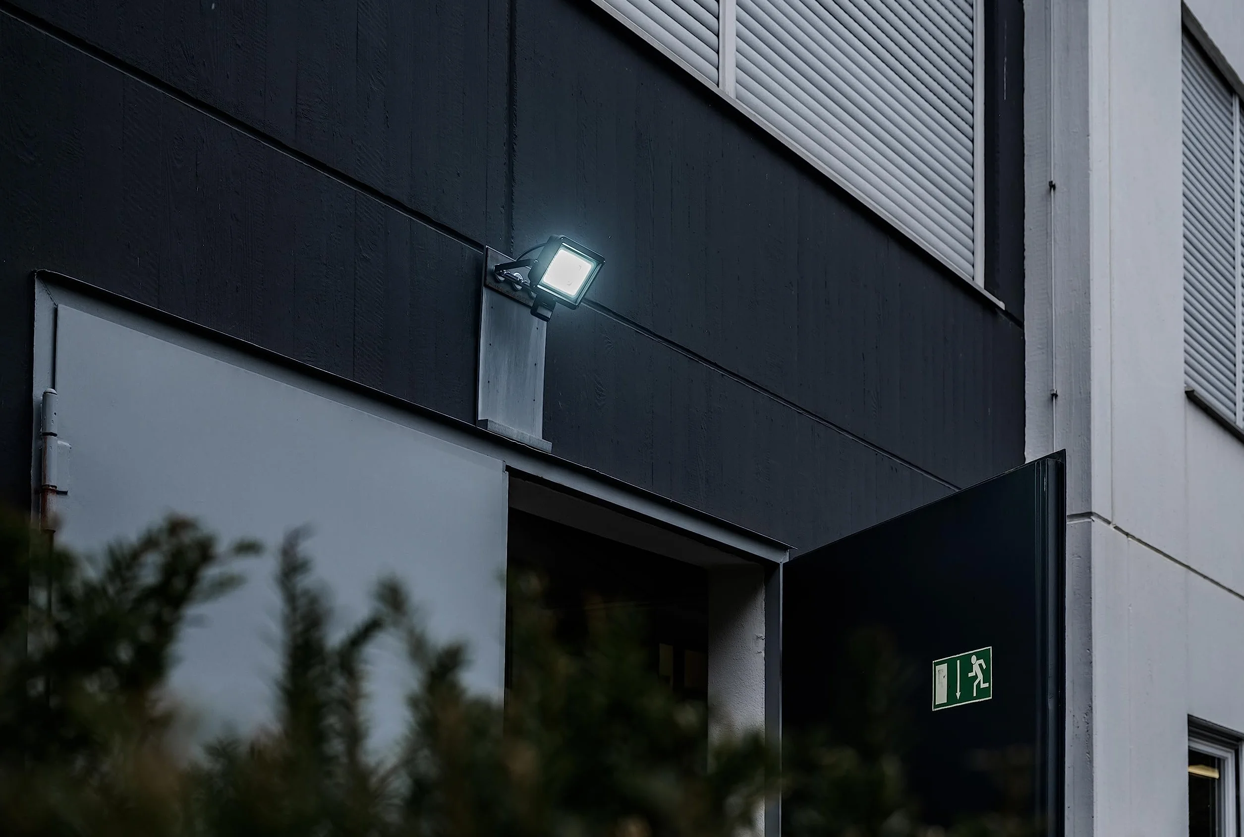 Brennenstuhl naświetlacz LED JARO 7060 P 50W 5800lm 6500K IP65 z czujnikiem ruchu