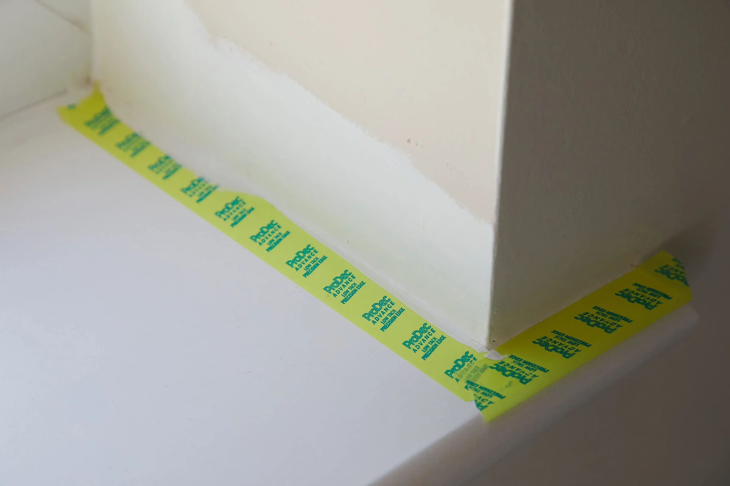 ProDec Advance Taśma maskująca Precision Edge Multi Surface niskiej przyczepności do ostrych linii
