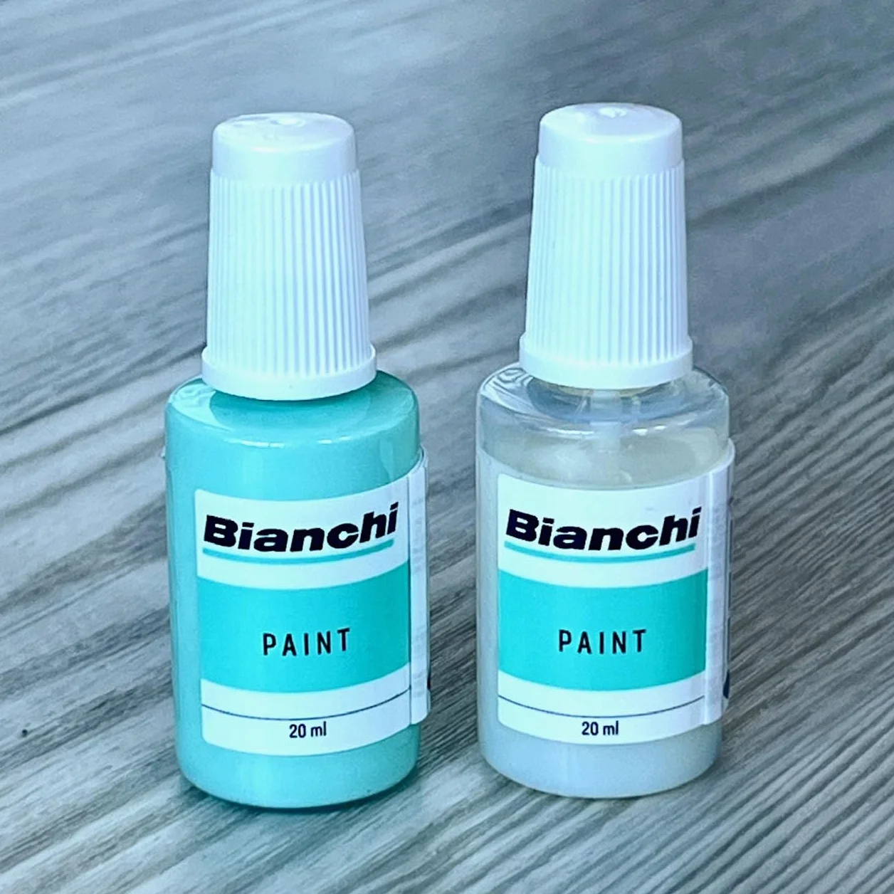 White - Farba do retuszu Paint Touch Up, Kolor CK16 Celeste Fluo Polerowane, 12 ml, kod C8810005