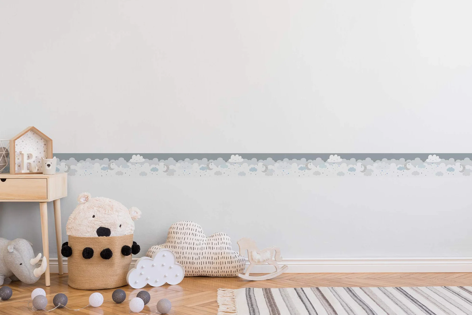 A.S. Création Dreamy Sky selbstklebende Wandbordüre mit Wolken für Baby- und Kinderzimmer, weiß hellgrau hellblau
