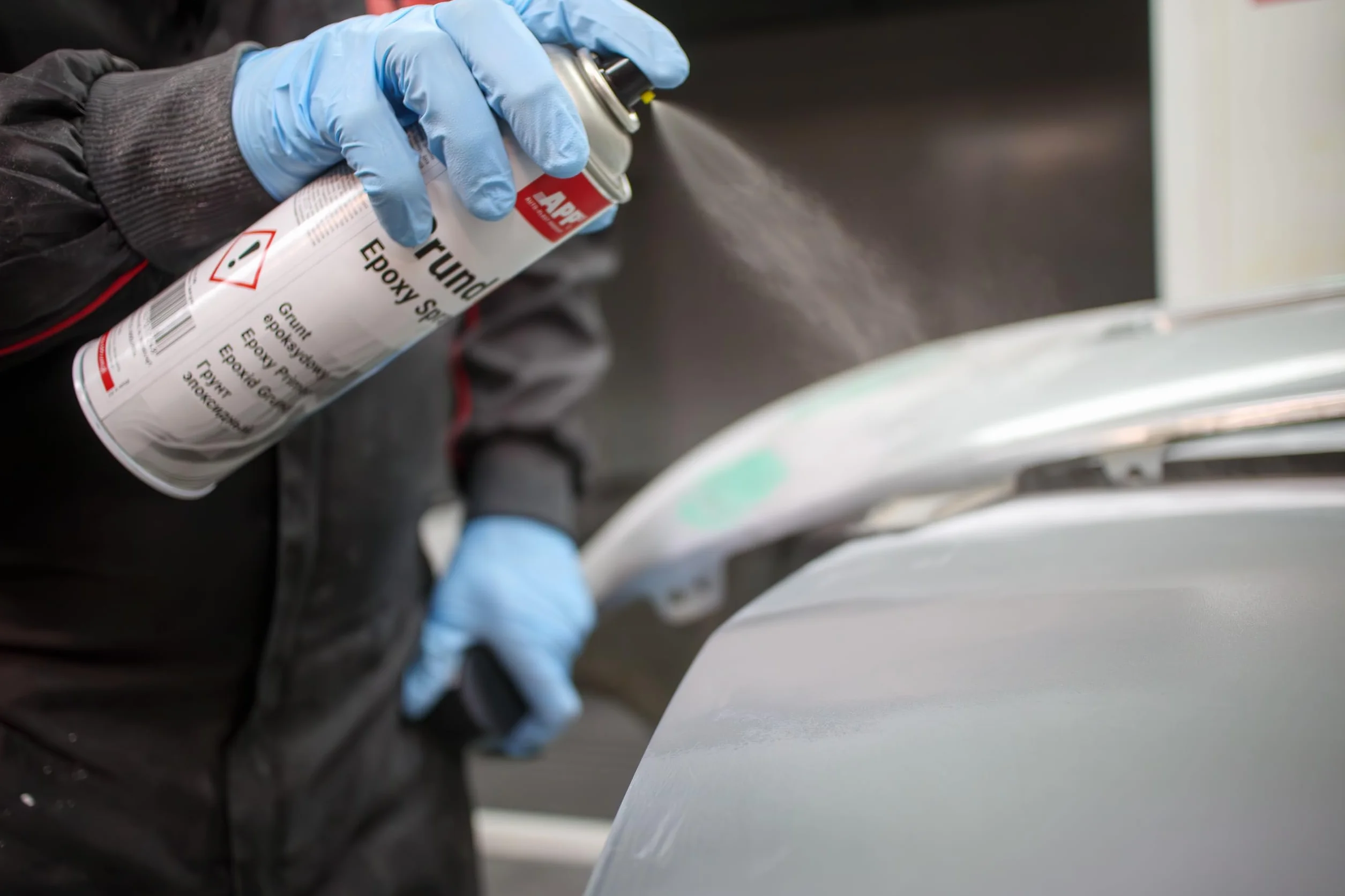 Podkład epoksydowy w sprayu 500 ml jasnoszary ochrona przed rdzą