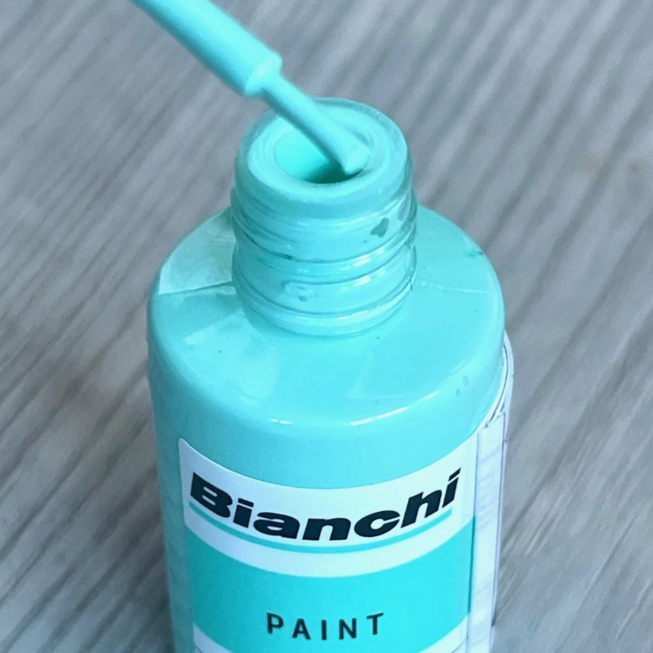 White - Farba do retuszu Paint Touch Up, Kolor CK16 Celeste Fluo Polerowane, 12 ml, kod C8810005