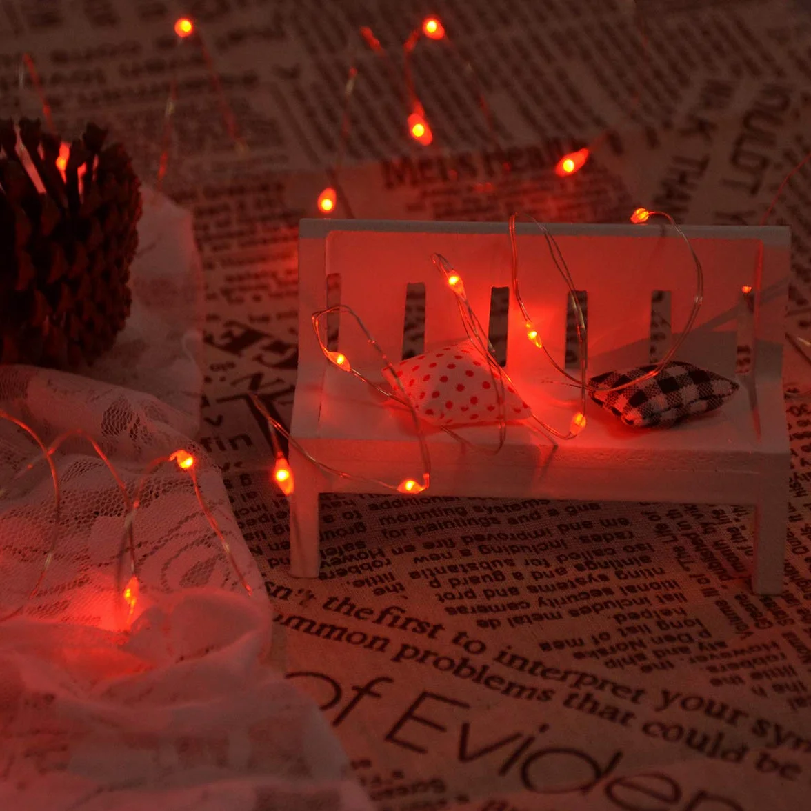 Micro Fairy Lights, lampki strunowe Dalugo zasilane na baterie z 30 diodami LED na srebrnym przewodie (czerwony)