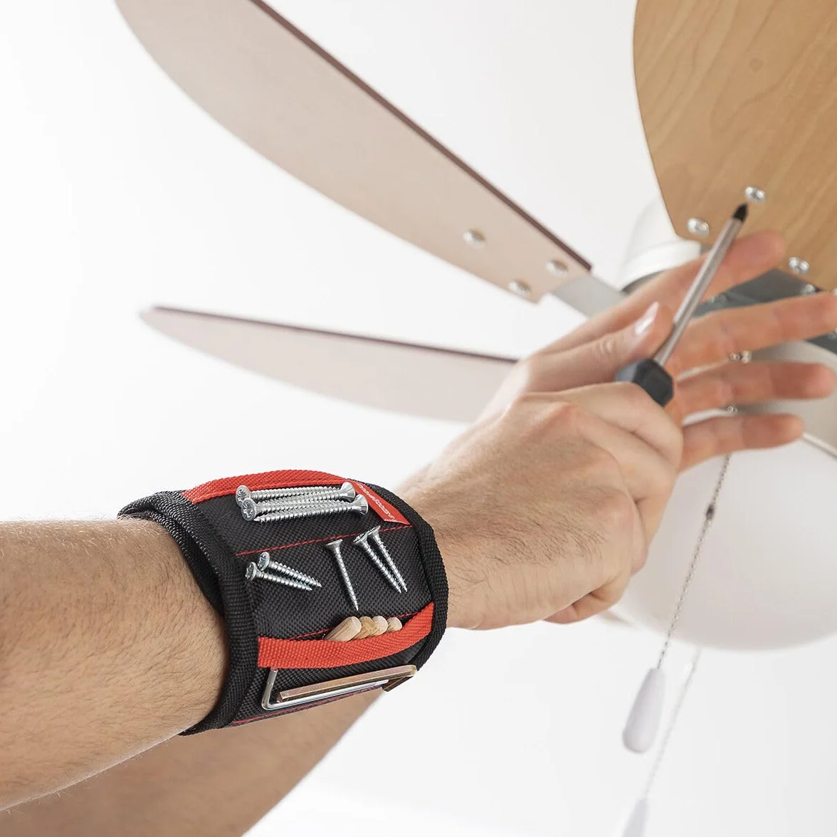 InnovaGoods® Opaska magnetyczna na nadgarstek Wristool do majsterkowania