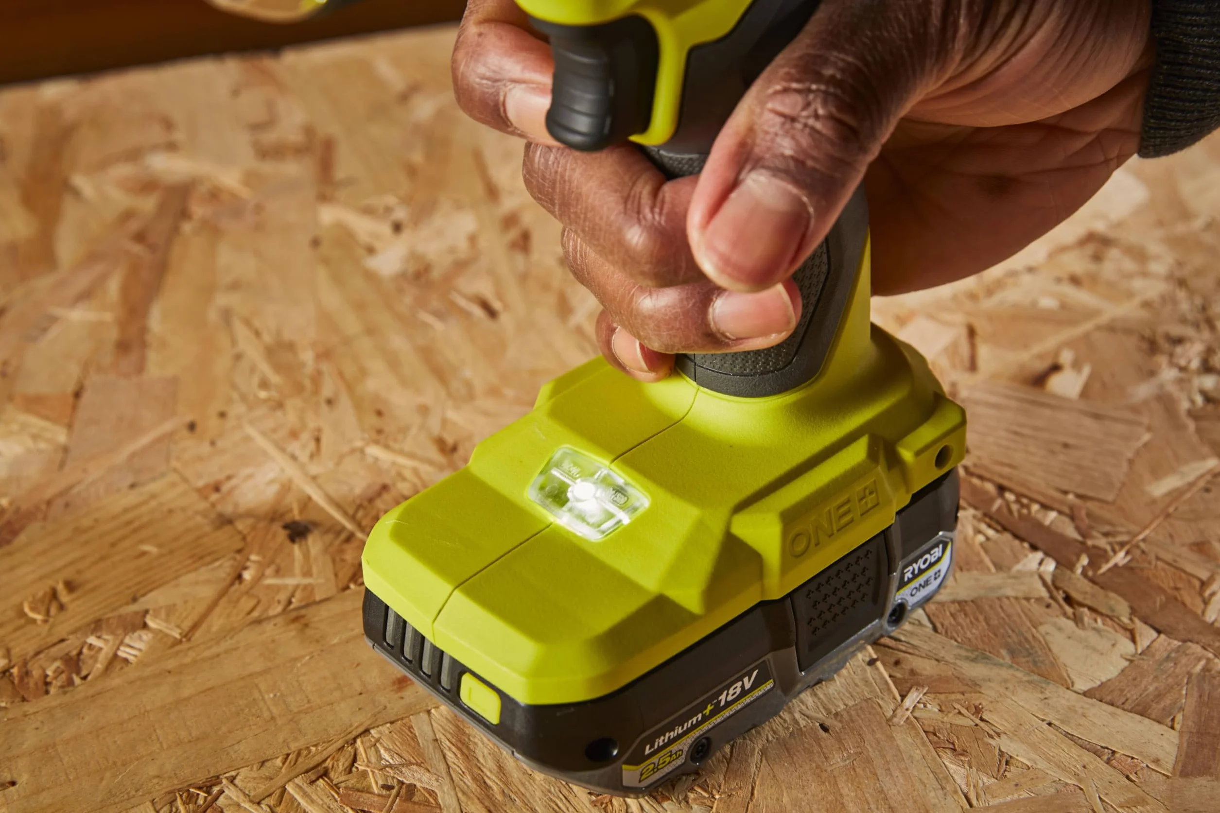 Ryobi Wiertarka udarowa bezszczotkowa 18V ONE+ Kompaktowa RPD18BL-2C20S