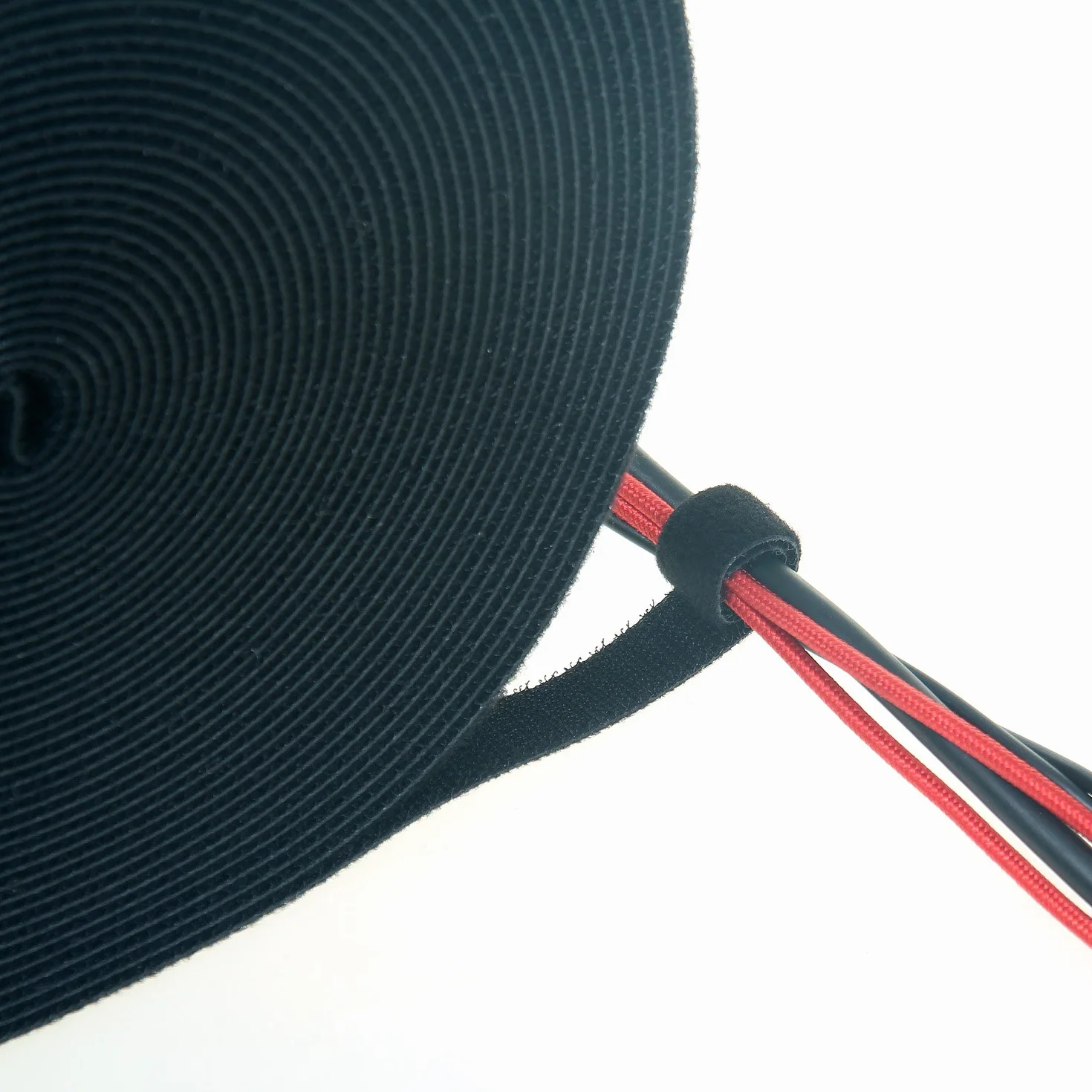 TUKA TKB5013 opaska kablowa na rzep, 10 m x 15 mm, możliwość dowolnego przycięcia, wytrzymała, zdejmowana, wielokrotnego użytku, opaska kablowa, na rzep, do układania kabli, czarna