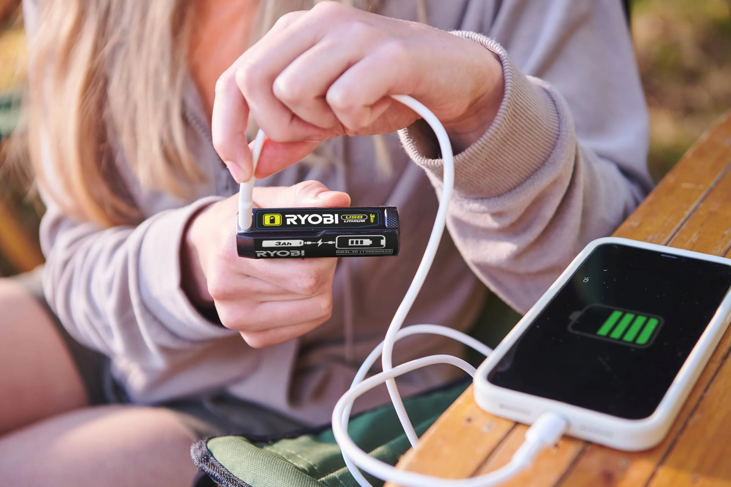 RYOBI Bateria litowa USB 4V 2,0Ah RB4L20 - kompaktowa bateria zewnętrzna, ładowanie USB-C, wskaźnik LED, ogniwo 18650