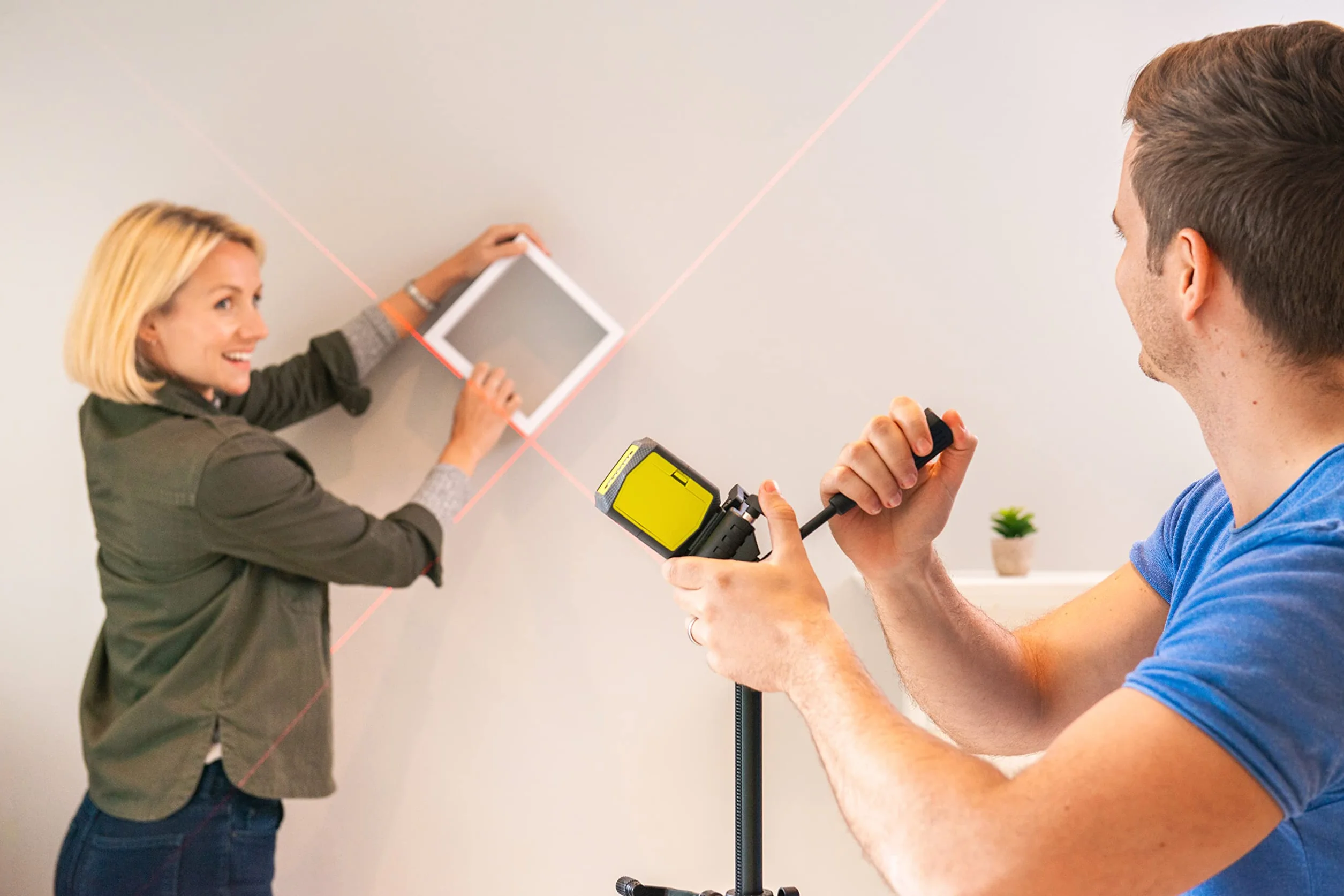 Ryobi Laser Czerwona Wiązka RBCLLR1 10M 15Hr Klasa II 635Nm <1Mw Dokładność 0,5 mm/M Samopoziomowanie ±3°