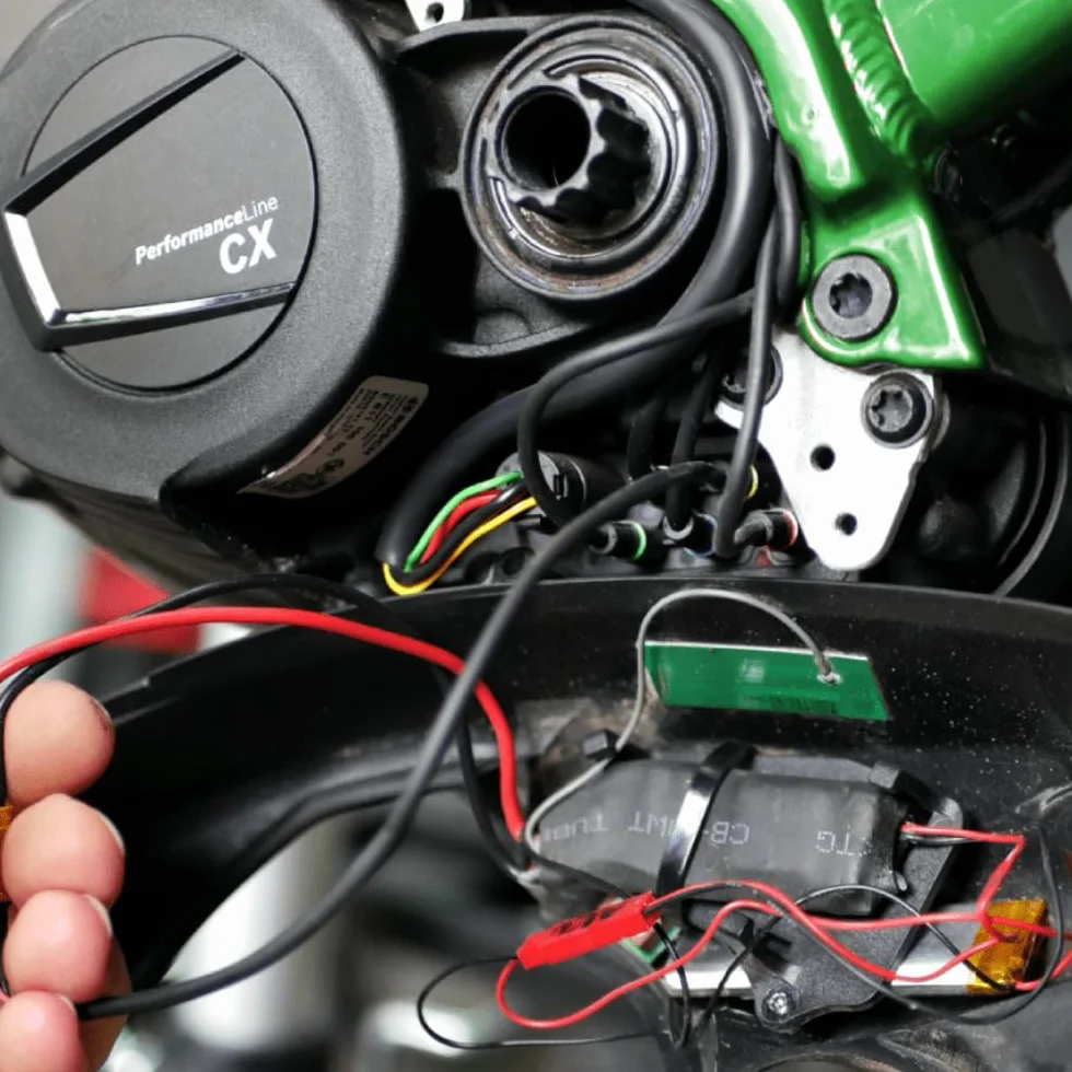 Tracker GPS dla E-rowerów, kompatybilny z silnikami SHIMANO | Alarm antykradzieżowy bez subskrypcji | Monitorowanie lokalizacji w czasie rzeczywistym, geofencing | Wyprodukowany w Europie