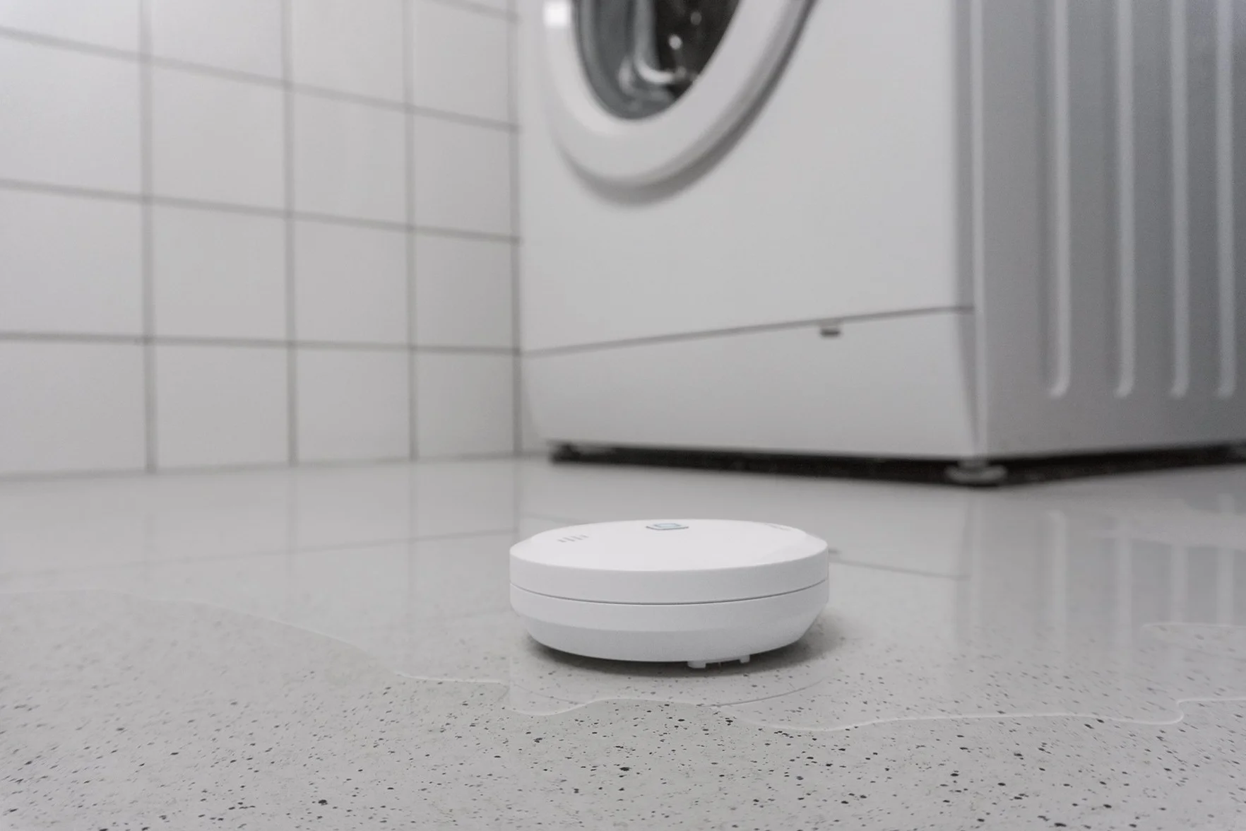 Homematic IP Smart Home 151694A0 czujnik wody, niezawodny alarm na smartfonie w przypadku wilgoci i wody, 151694A0