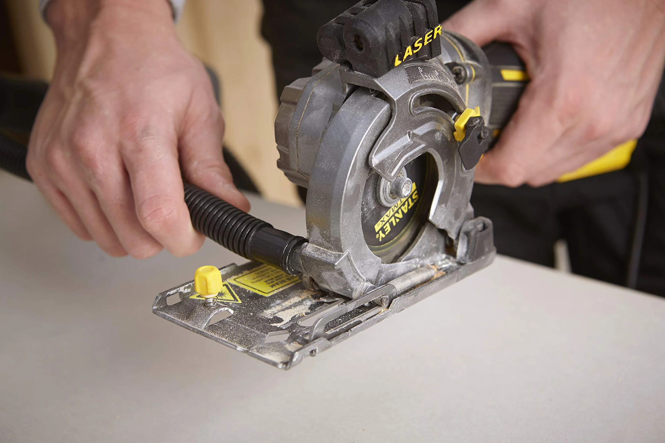 Stanley FatMax FME380K kompaktowa ręczna pilarka tarczowa 650 W, metalowa przekładnia, laser, ogranicznik równoległy, zestaw z walizką