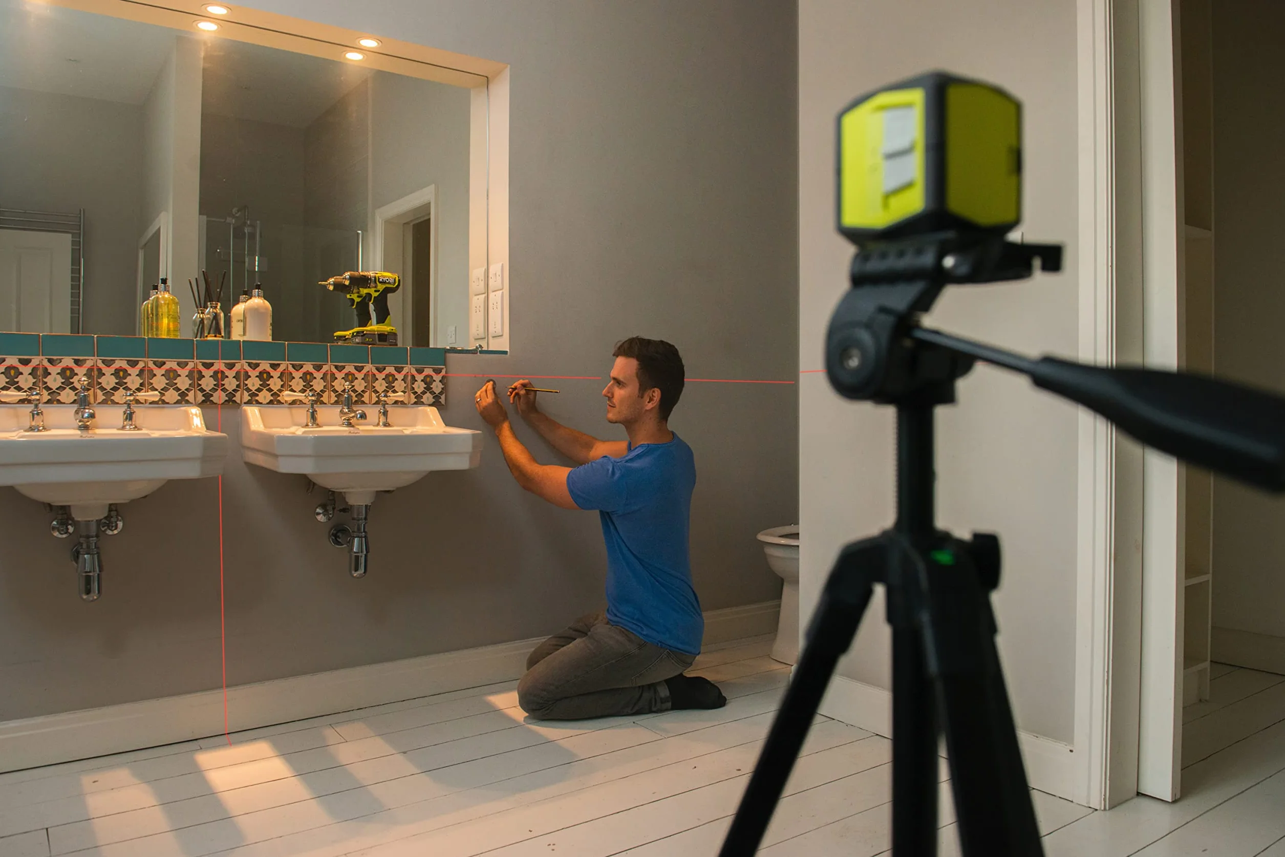 Ryobi Laser Czerwona Wiązka RBCLLR1 10M 15Hr Klasa II 635Nm <1Mw Dokładność 0,5 mm/M Samopoziomowanie ±3°