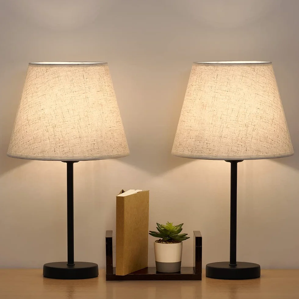 LIANTRAL Zestaw 2 lampek nocnych z oprawką E27 – lampy stołowe LED z metalową podstawą i lnianym kloszem, klasyczna lampa stołowa z przełącznikiem guzikowym do sypialni, salonu, biura – beżowa/czarna