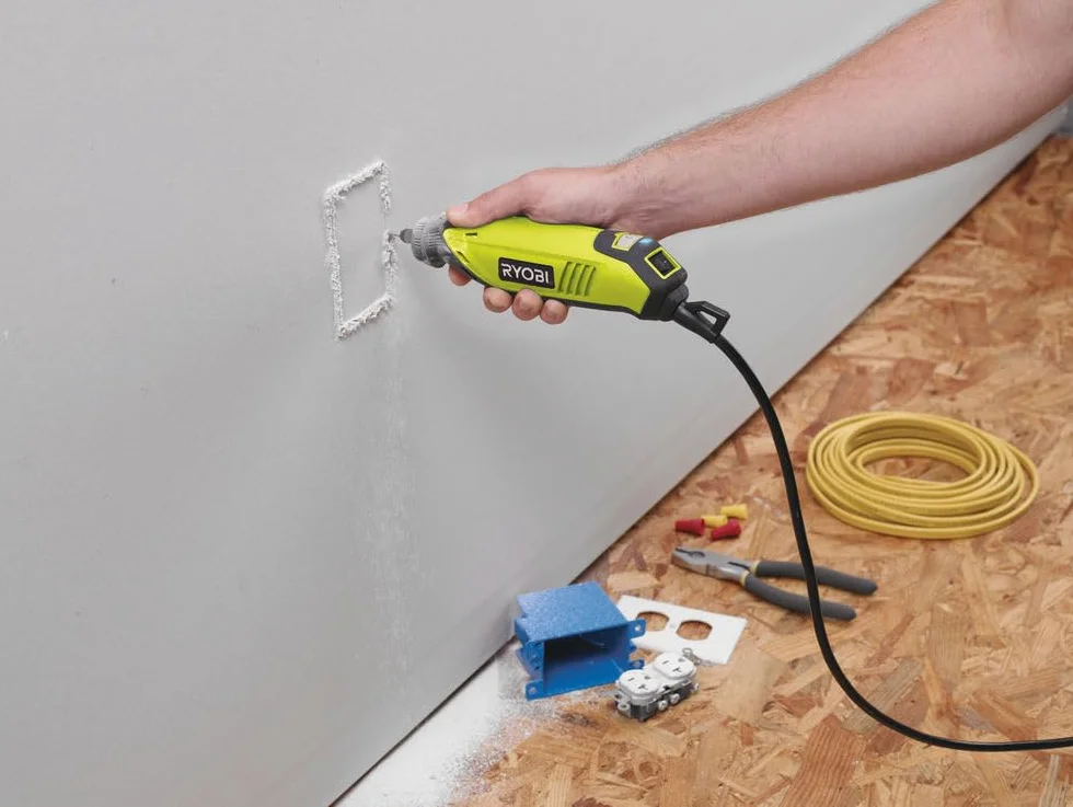 Ryobi EHT150V Mini Szlifierka Sieciowa 150W Tuleja Zaciskowa 3,2 mm Zestaw 115 Akcesoriów Walizka