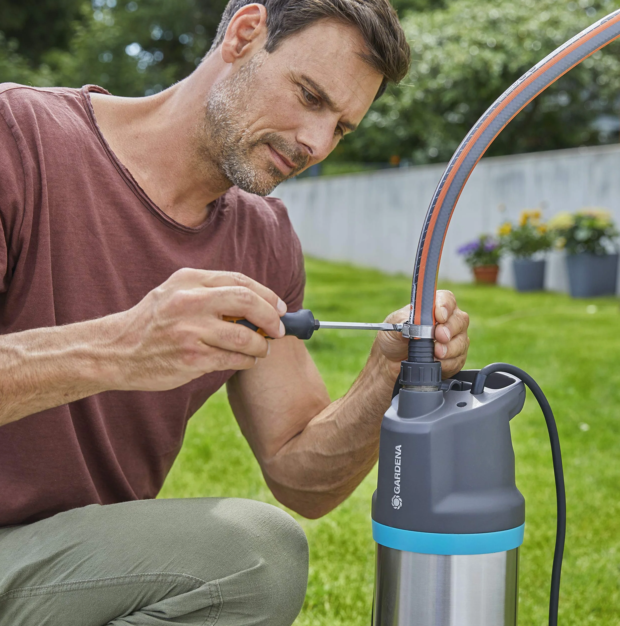 Gardena pompa zanurzeniowo-ciśnieniowa 5900/4 inox automatic 5900 l/h filtr zanieczyszczeń cicha praca zabezpieczenie przed pracą na sucho