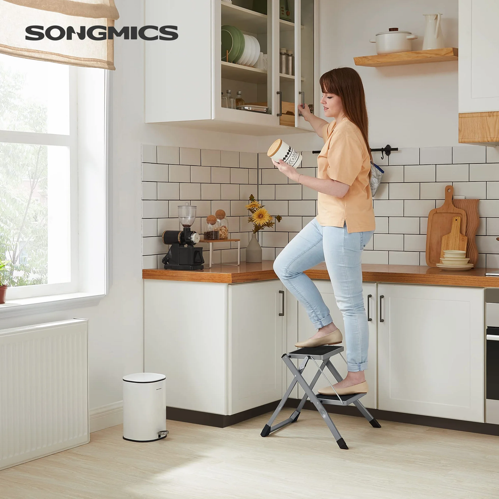 SONGMICS Drabina 2-stopniowa składana, antypoślizgowa, nośność 150 kg, stalowa, szara i czarna