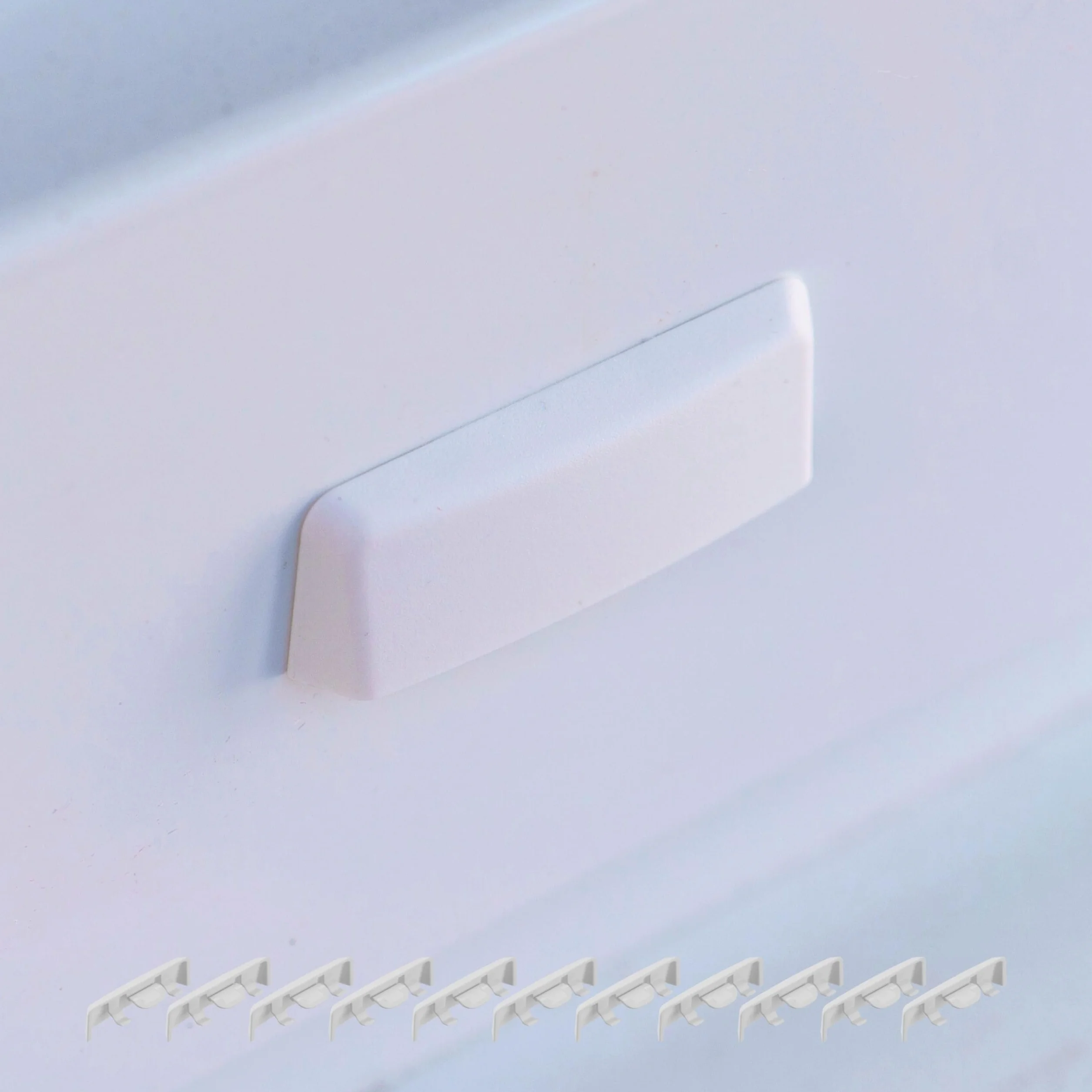 Zaślepki szczelin okiennych 12 szt Biały RAL 9016 24-35 mm do profili plastikowych i aluminiowych