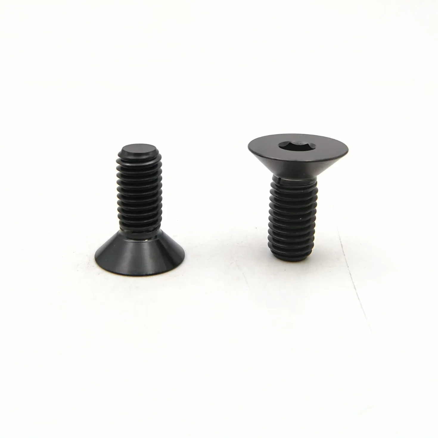 RISON wkręty z łbem sześciokątnym GR5 M4 x 0,7 x 20 mm tytanowe TC4 5 sztuk